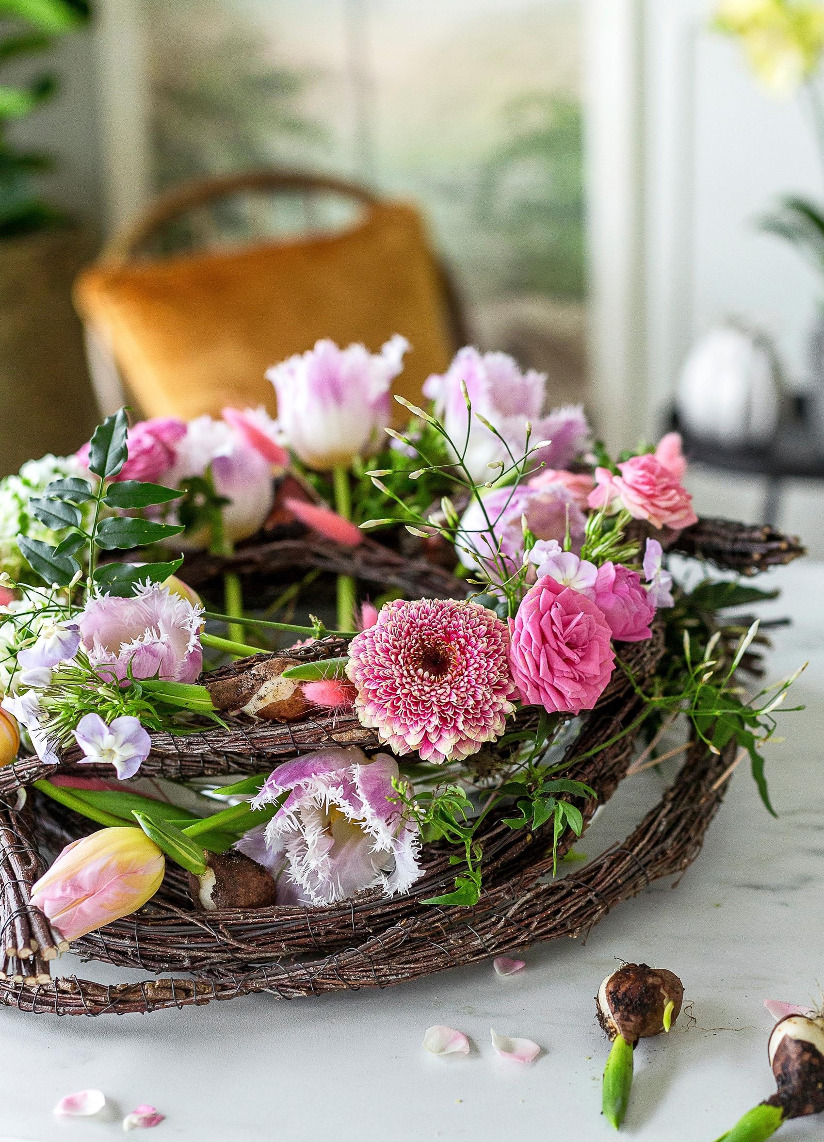 A table wreath made of twigs