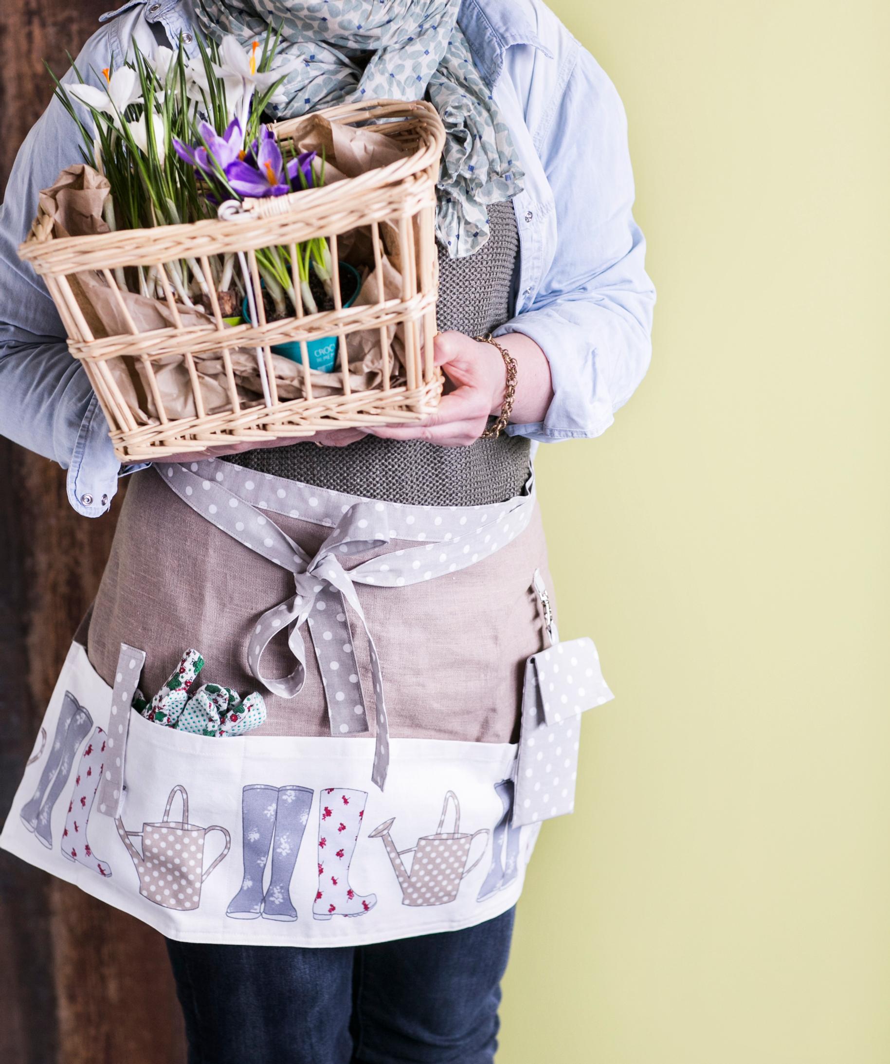 An apron sewn from solid-colored linen and patterned cotton fabrics. 