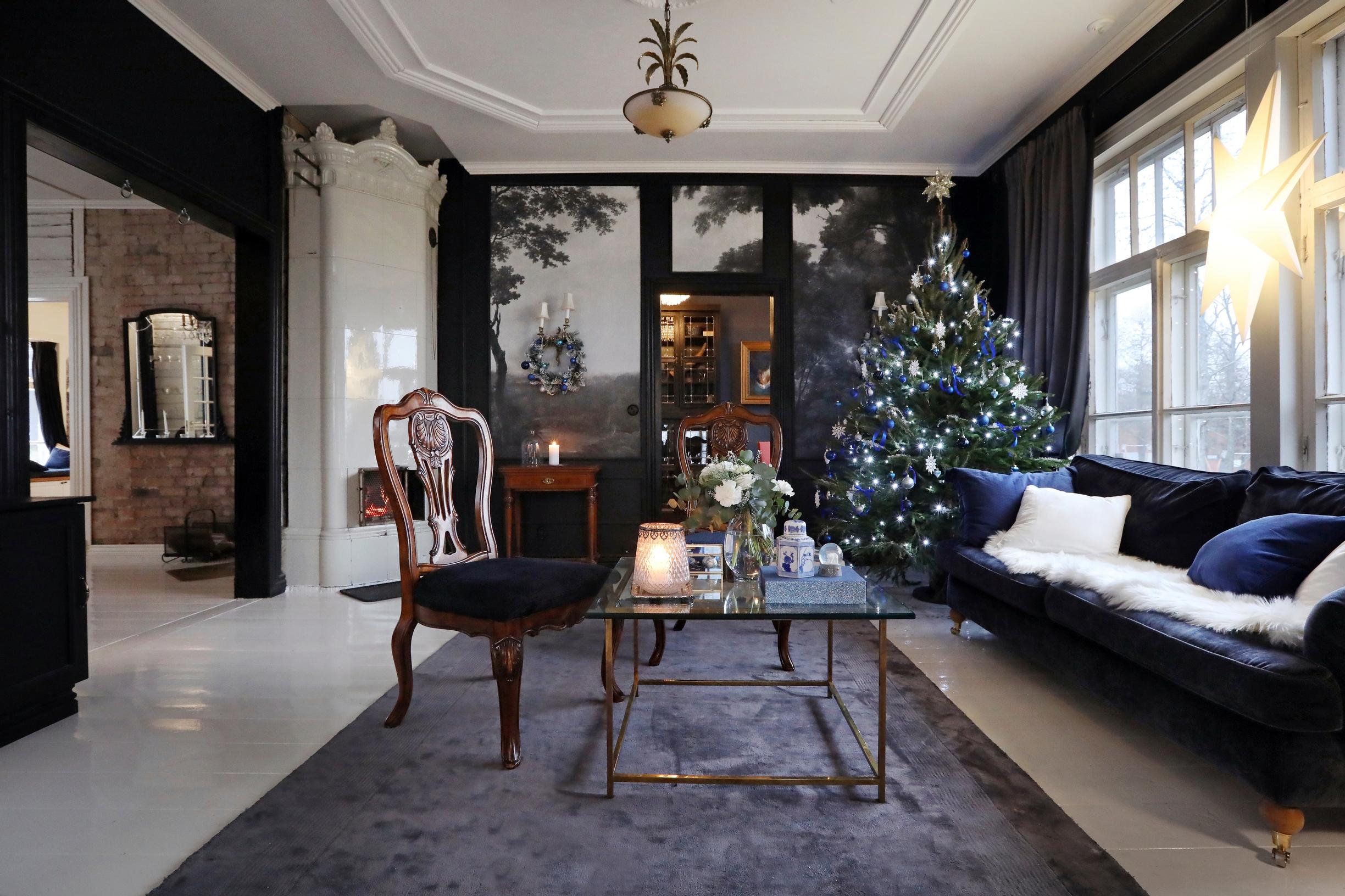 The old riding estate’s spacious library decorated in black and white