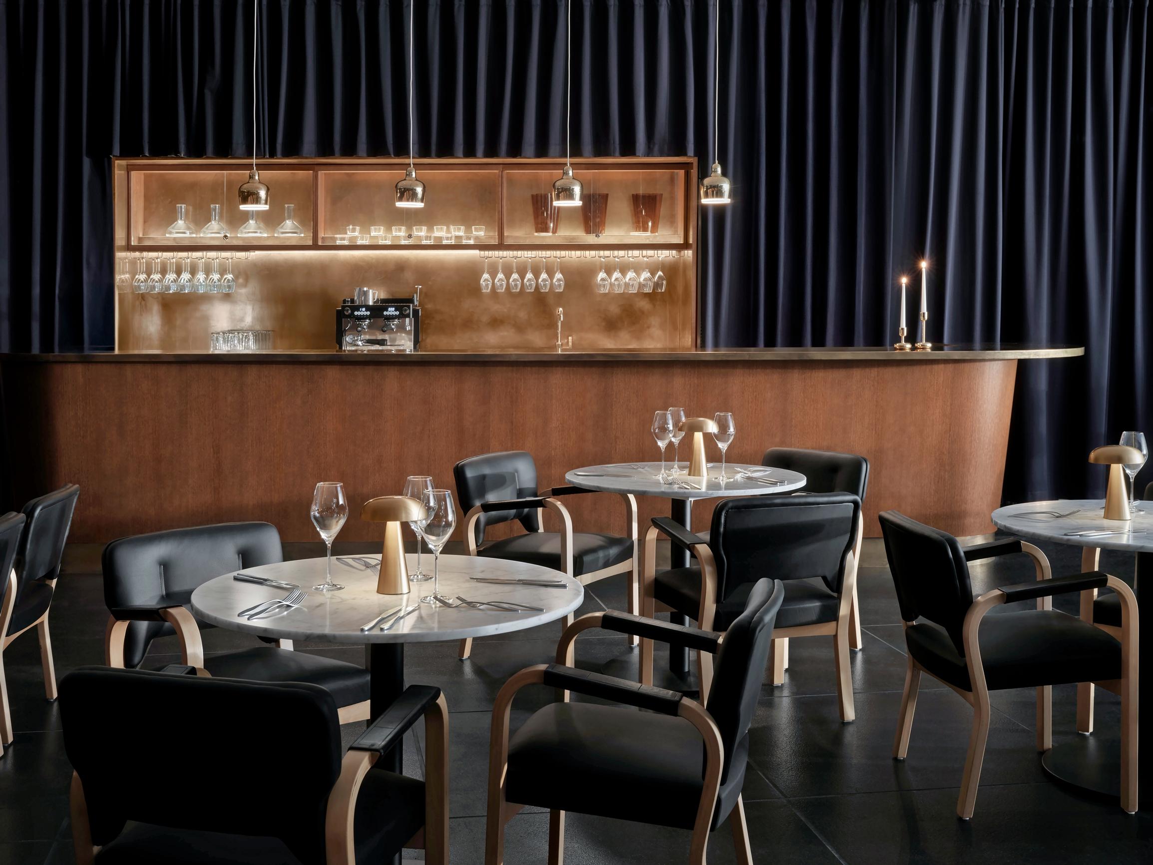 Tables and a bar counter at Finlandia Hall’s wine cafe