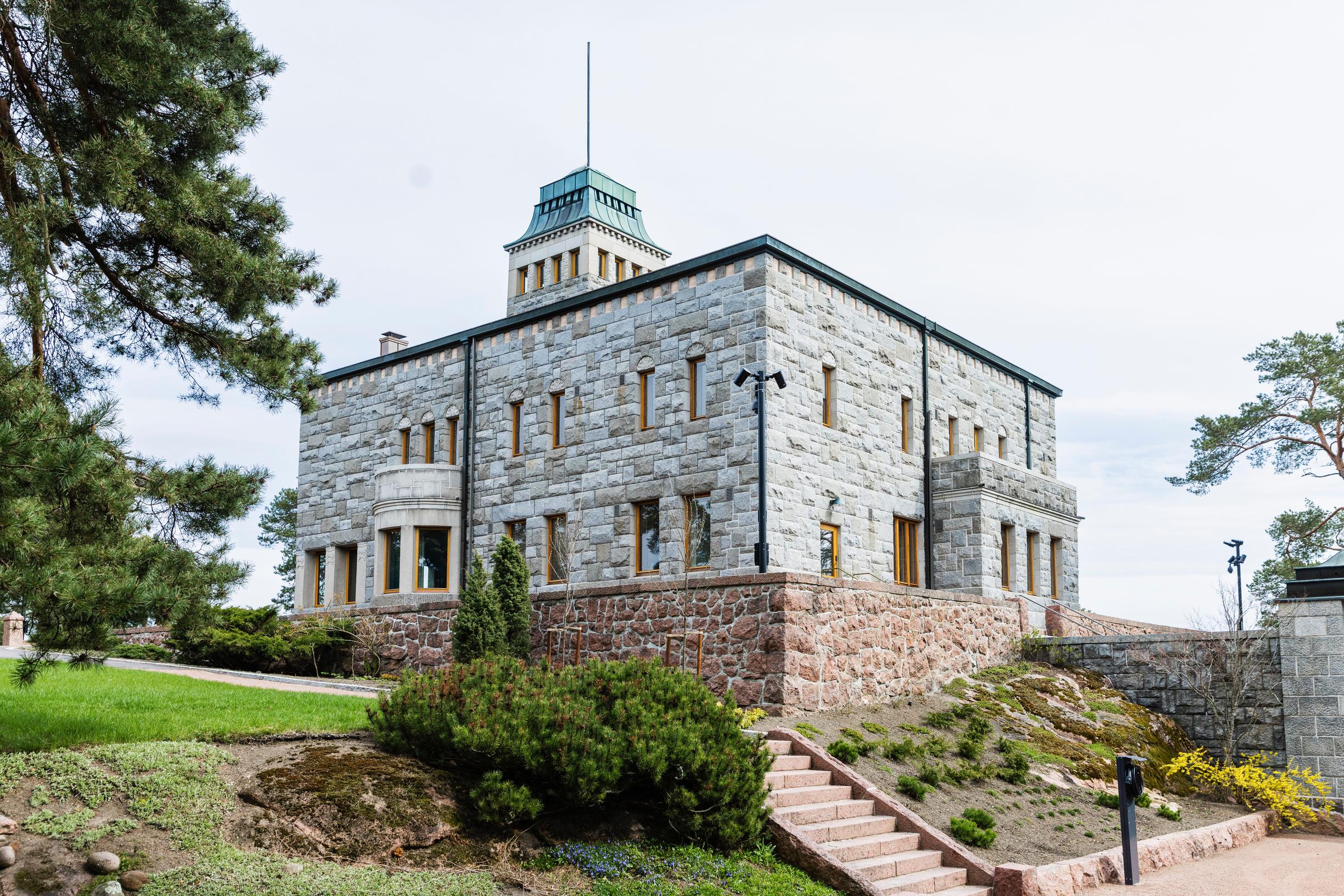 The façade of Kultaranta’s Granite Castle