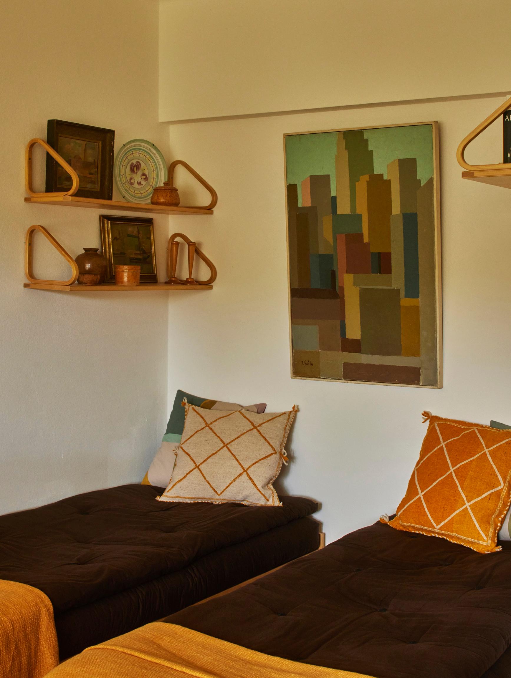 Sleeping alcove connected to the living room