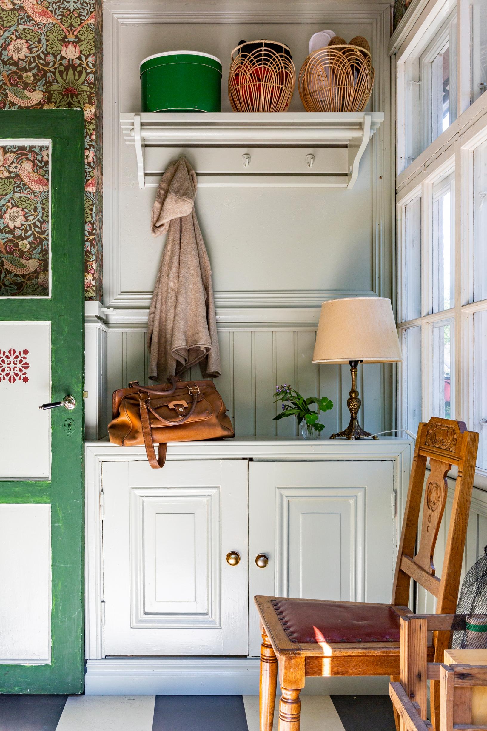 A colorful, country-romantic entry.