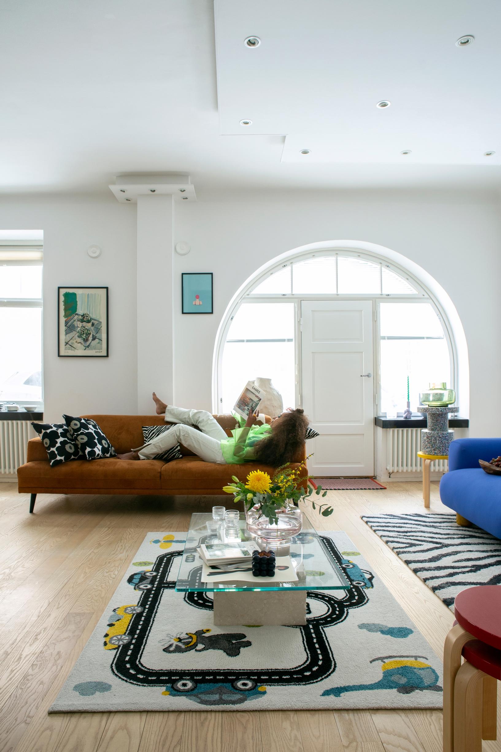 A living room featuring a striking arched window
