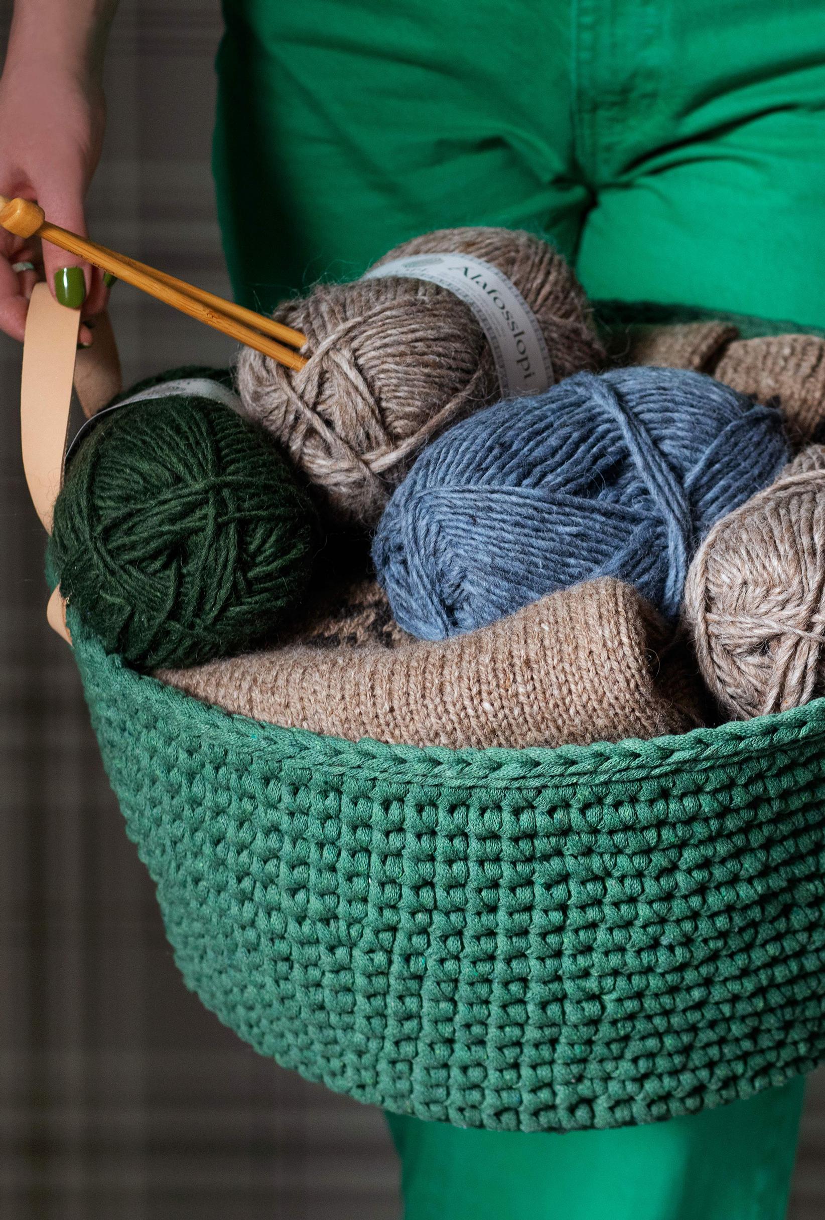Crochet a large basket that stands up to everyday life—see the pattern!