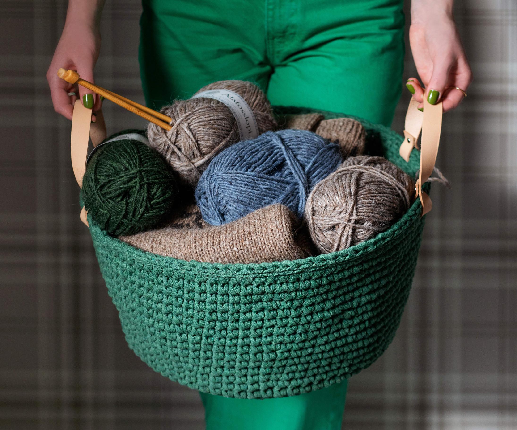 Crochet a large basket that stands up to everyday life—see the pattern!