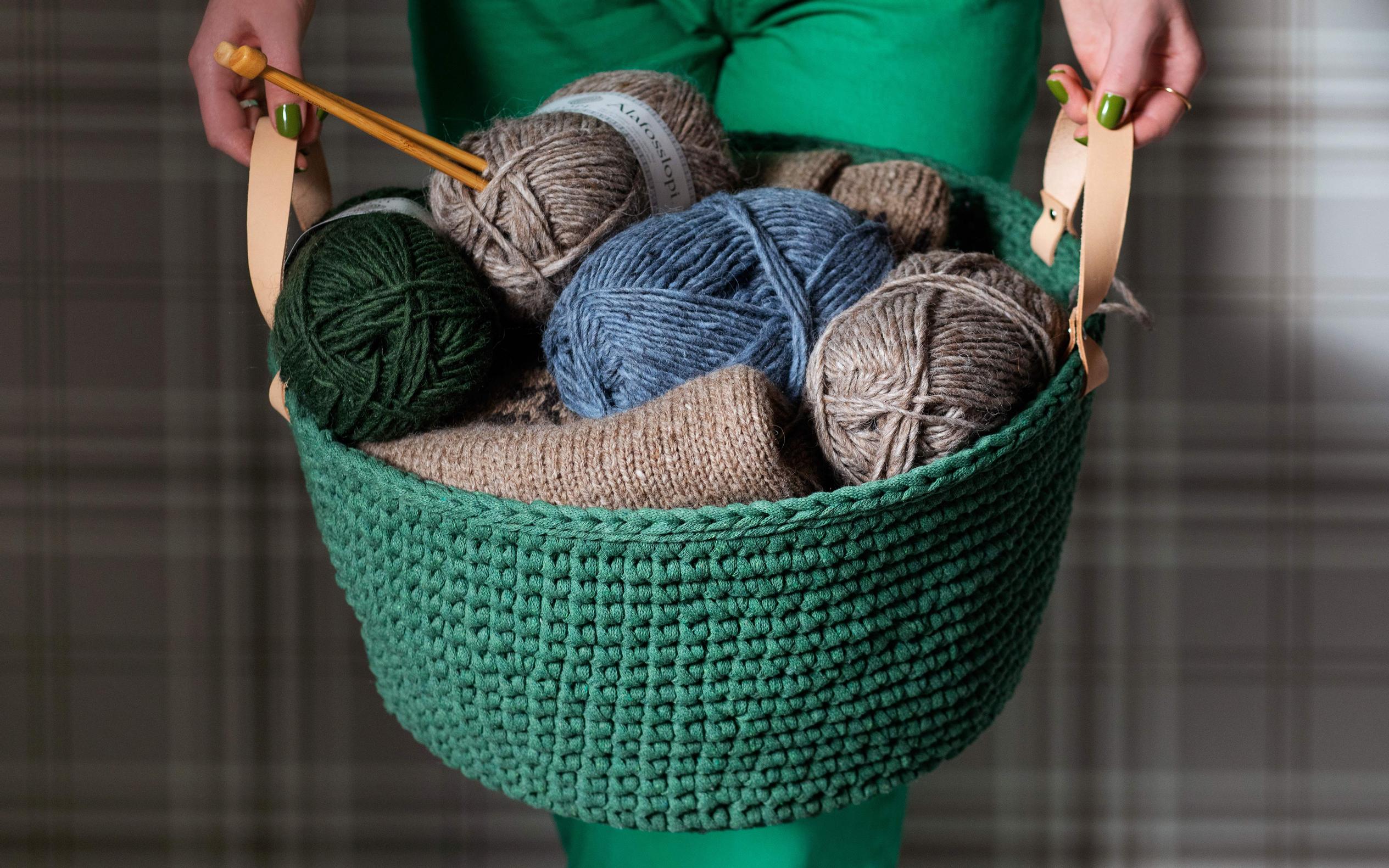 Crochet a large basket that stands up to everyday life—see the pattern!