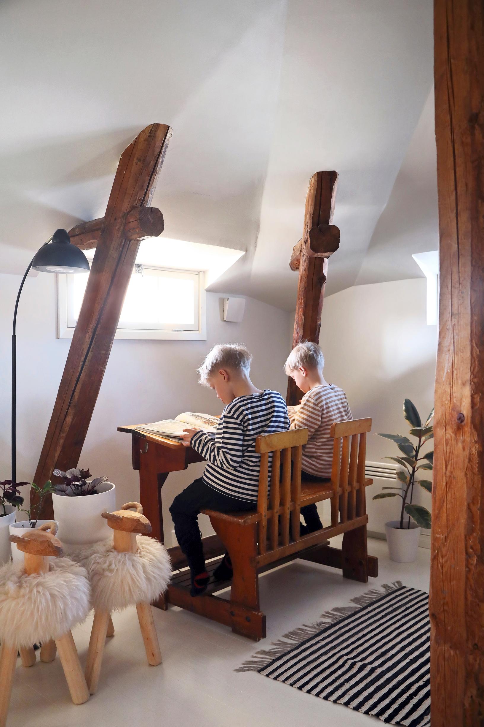 Oliver and Elias in their spacious room.