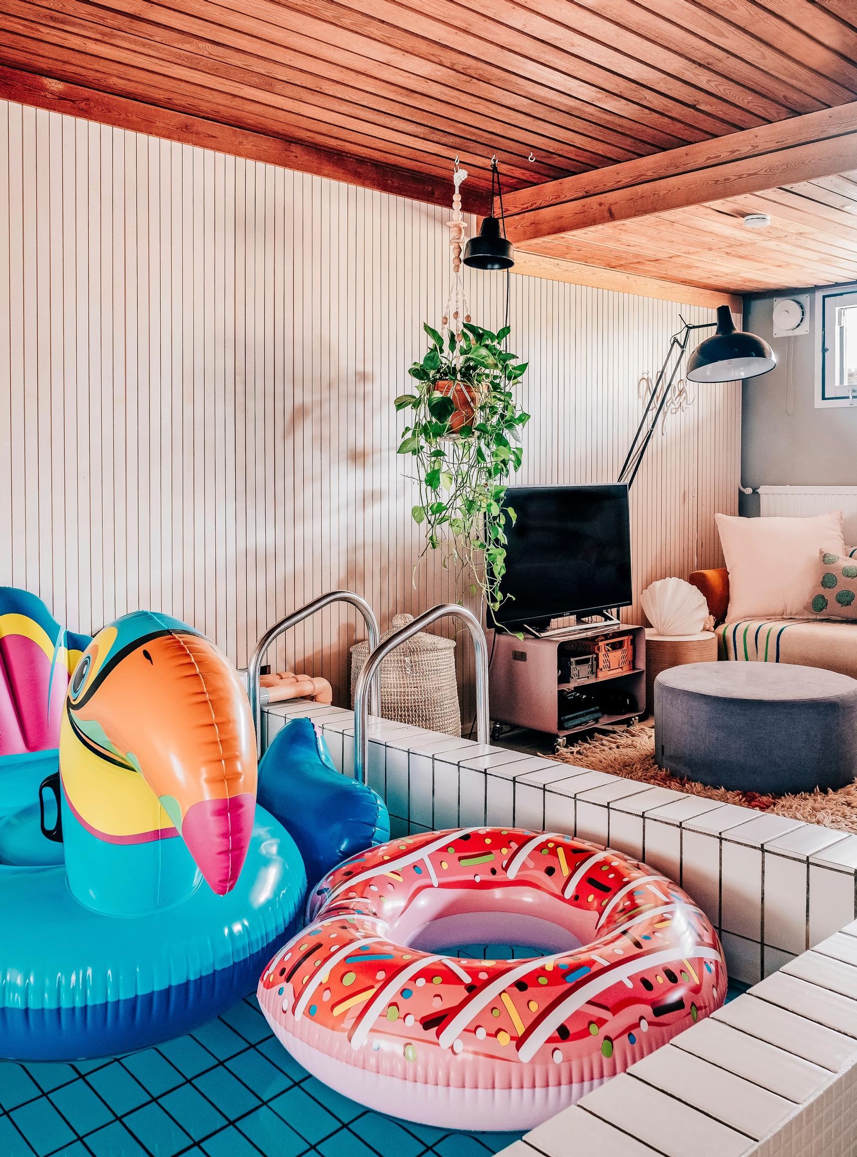 A laid-back multi-purpose area in the pool section.