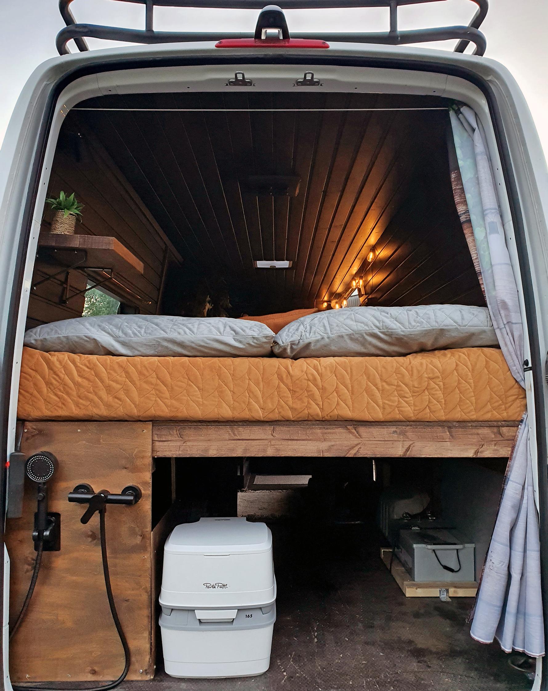 The maintenance room in Nina and Atte’s camper van.