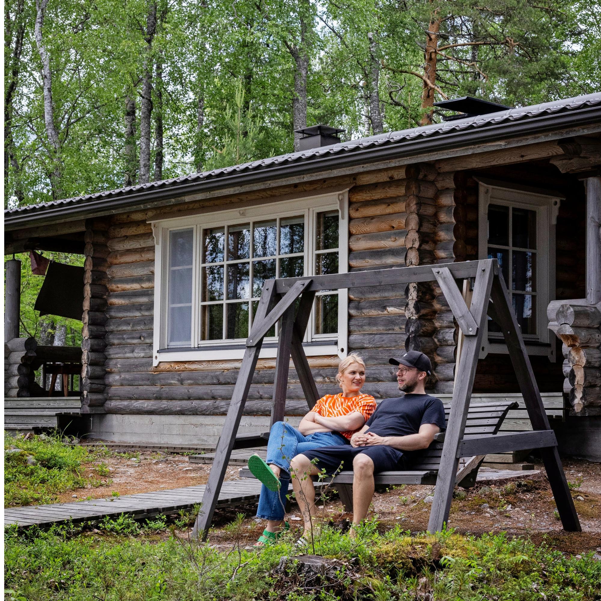 “You can’t just get rid of everything old or cover it with paint”—Maru renovates her family’s log cabin with care