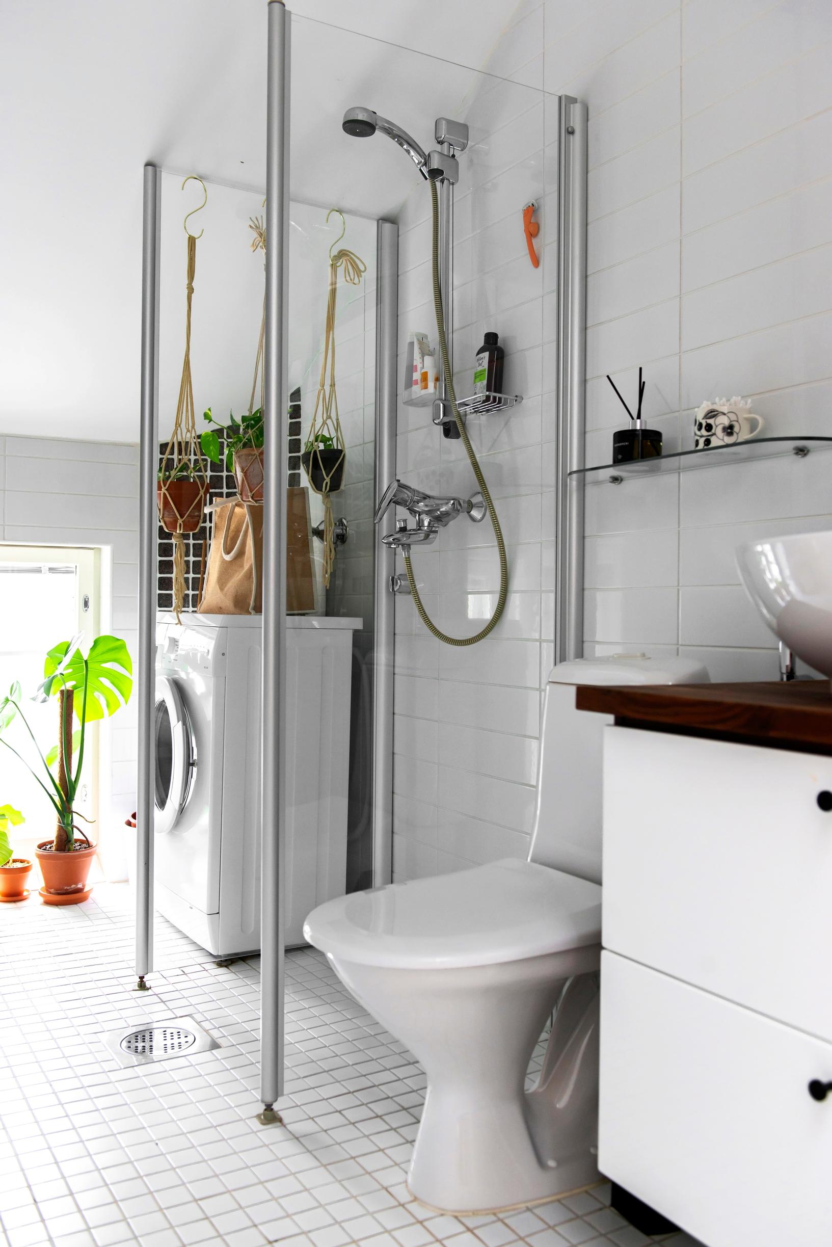 Photo of the renovated bathroom.