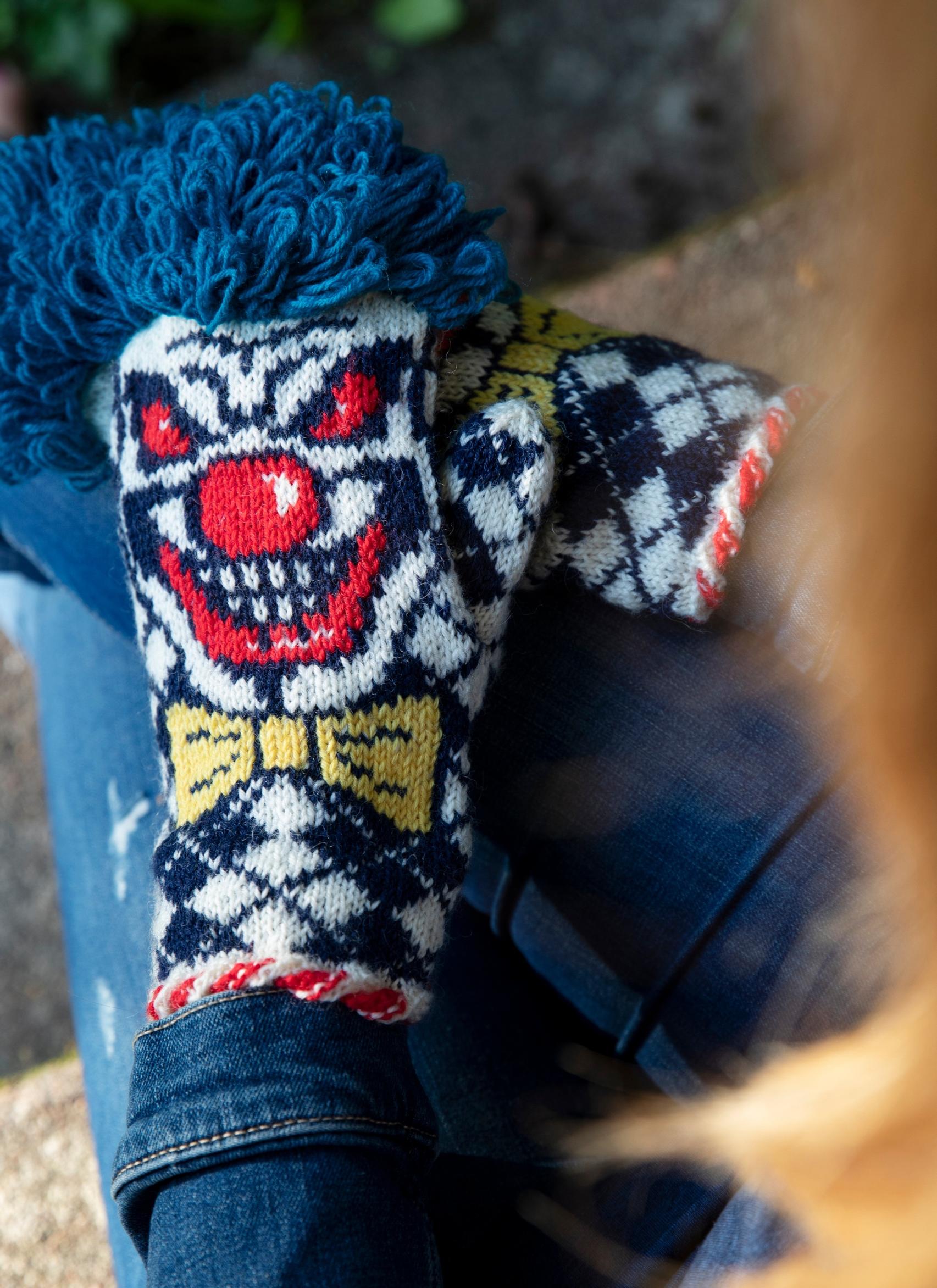 Lumi Karmitsa’s Ihan kiltit pellet mittens