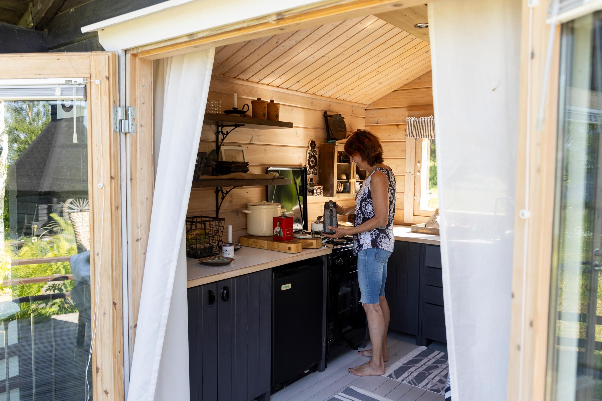 Marita Kumpulainen in the summer kitchen on Selkäsaari in Kemi’s outer archipelago