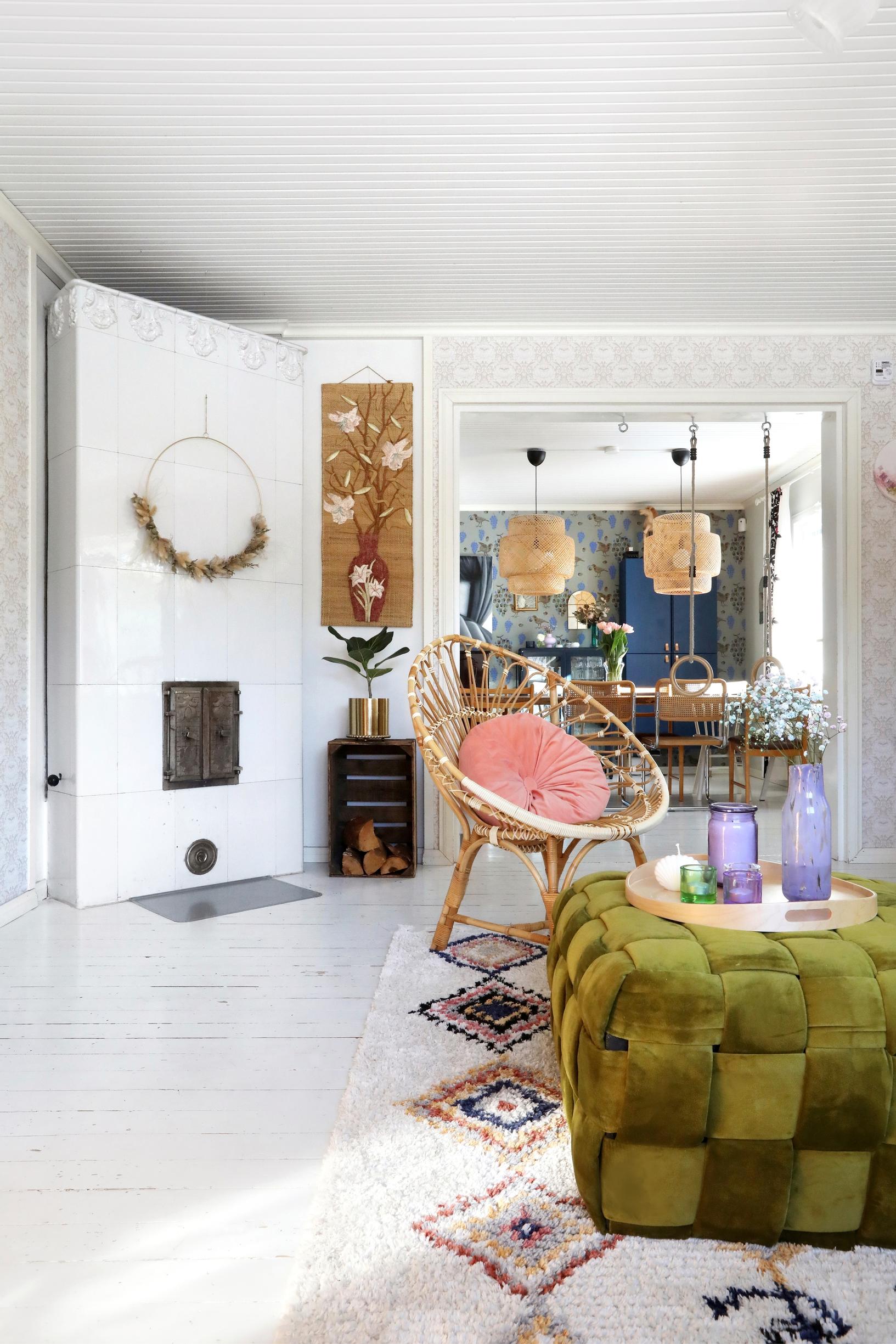 A view from the living room into the dining room.