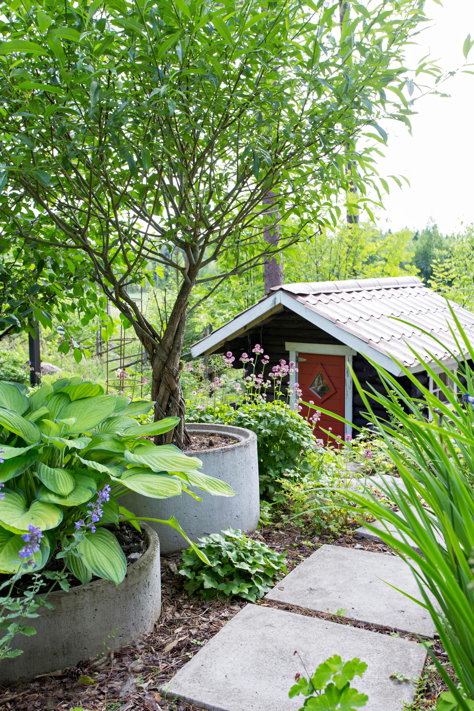 recycled garden decorations