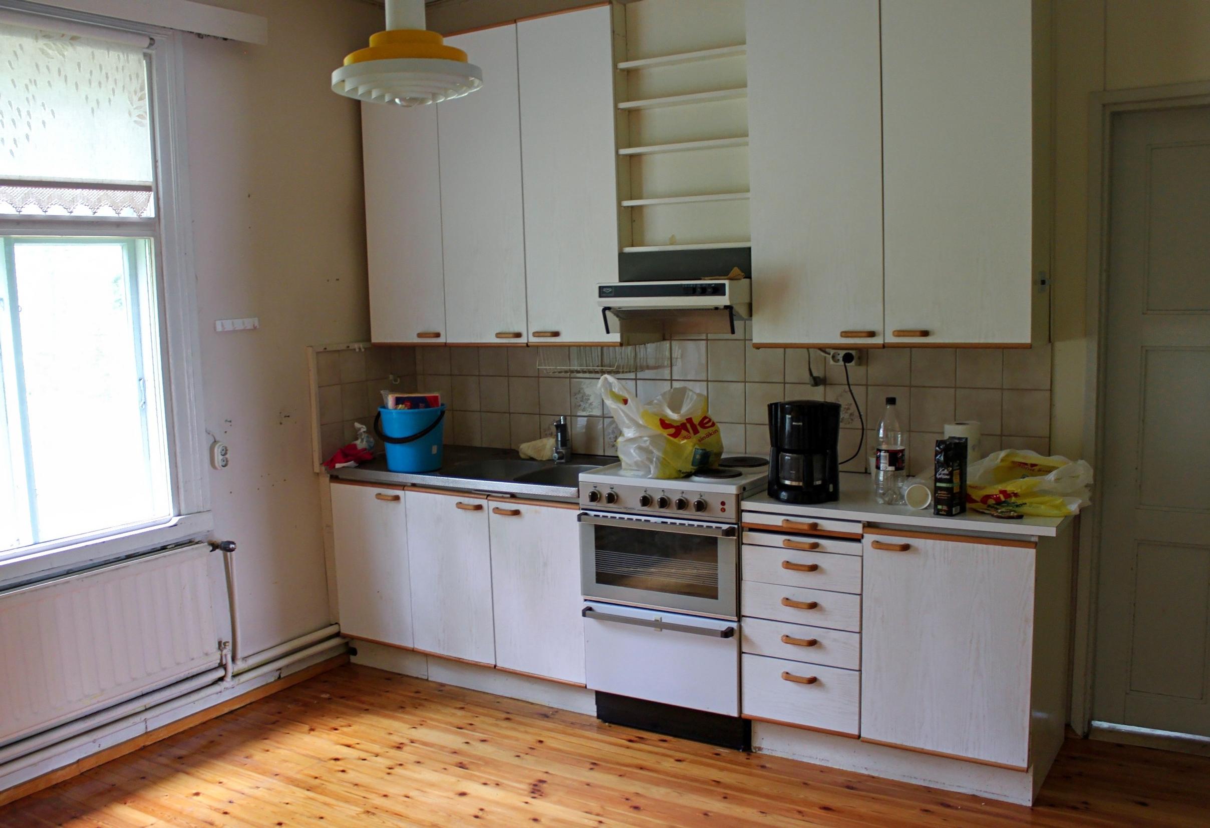 Kitchen before renovation