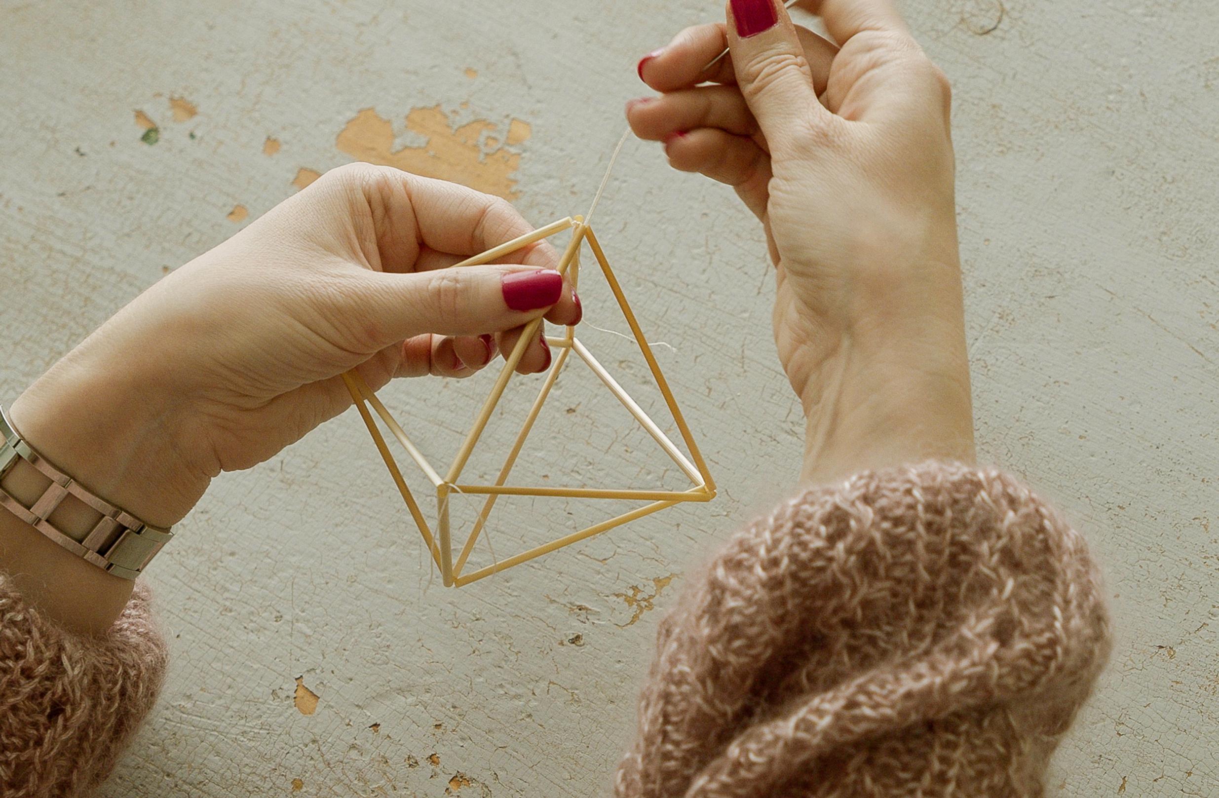 Himmeli straw mobile: learn how to make this traditional Finnish Christmas ornament