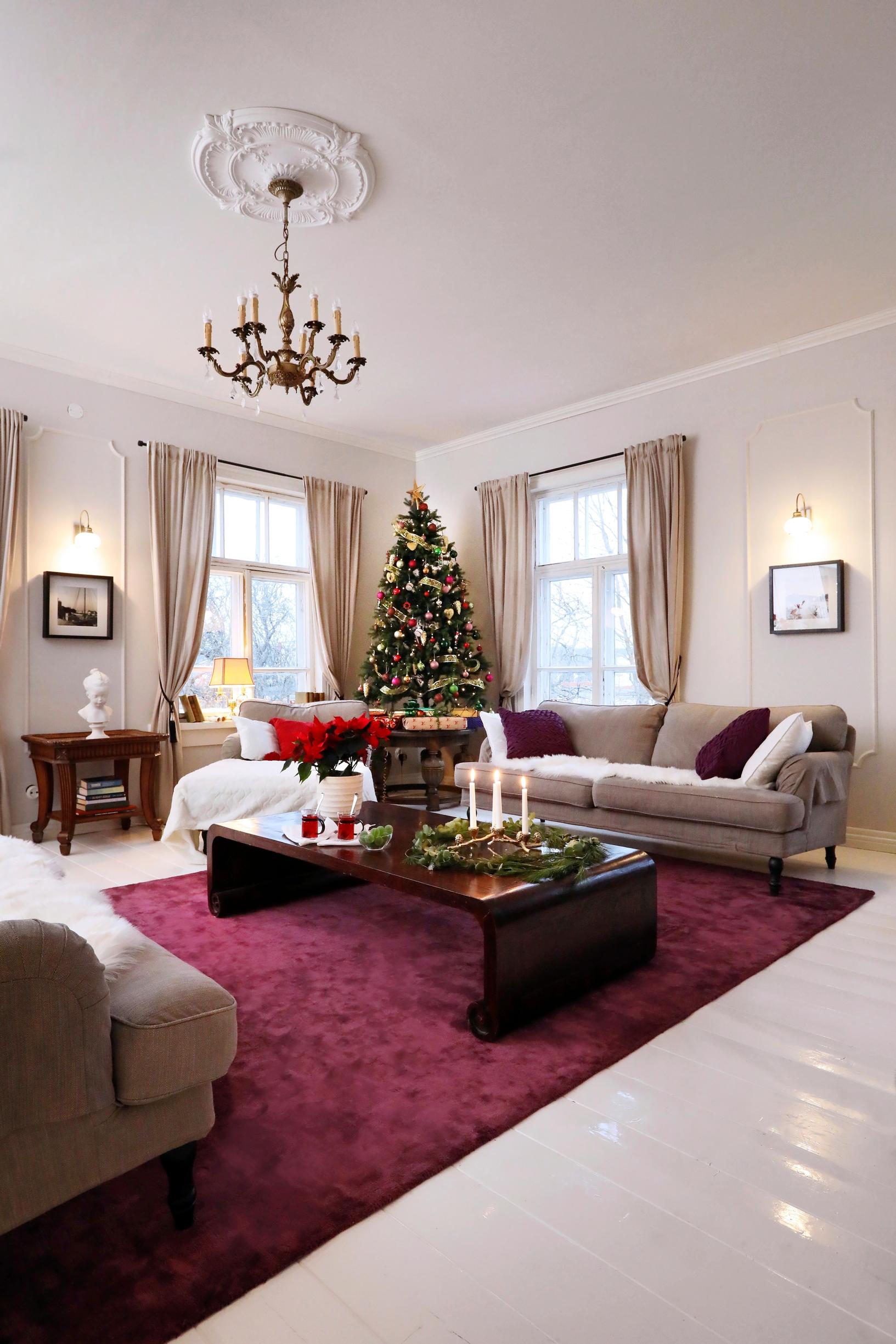 The old riding estate’s spacious living room with a Christmas tree decorating the corner