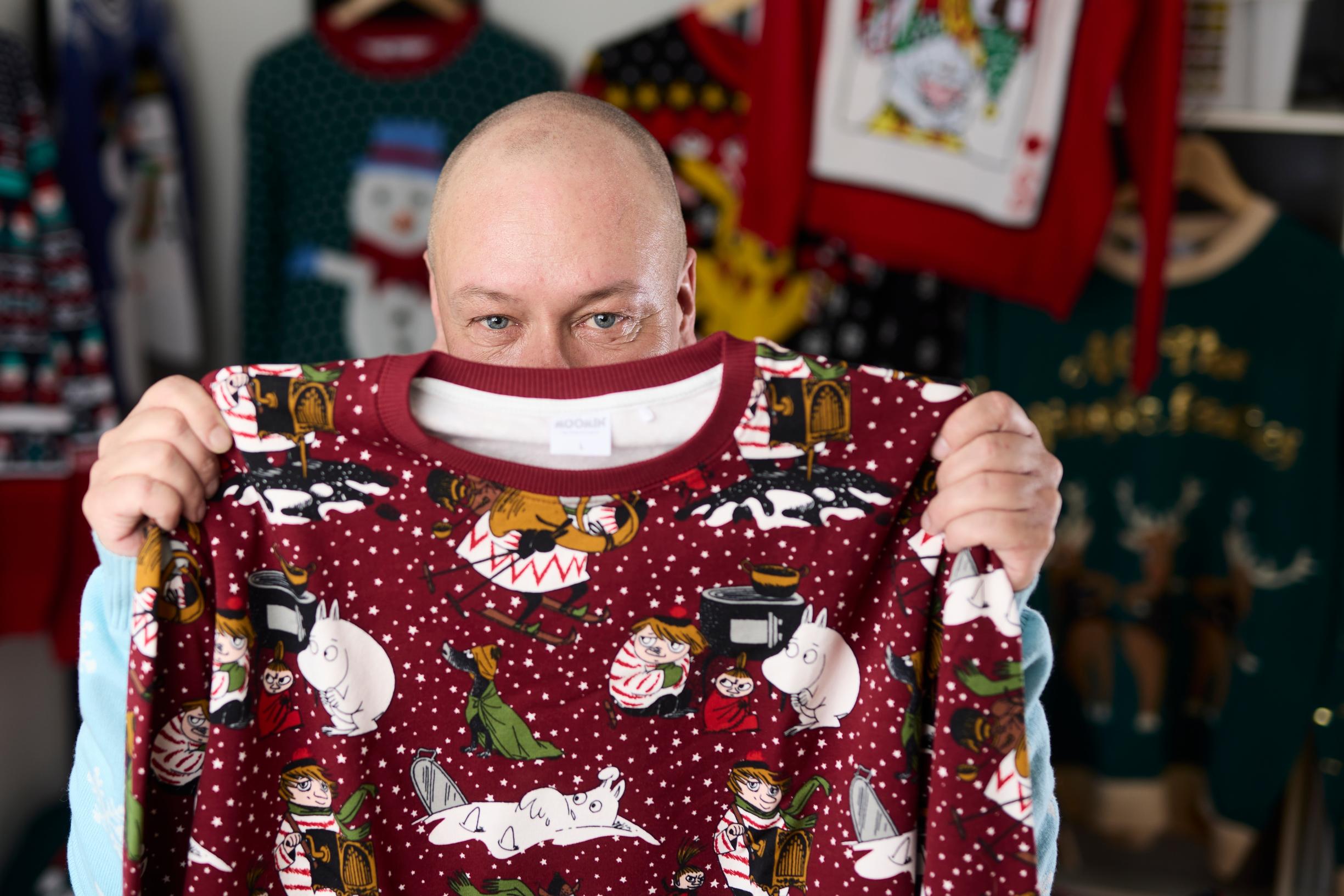 “Even strangers start to smile”: meet Tommi, the Christmas-crazy collector of dozens of sweaters