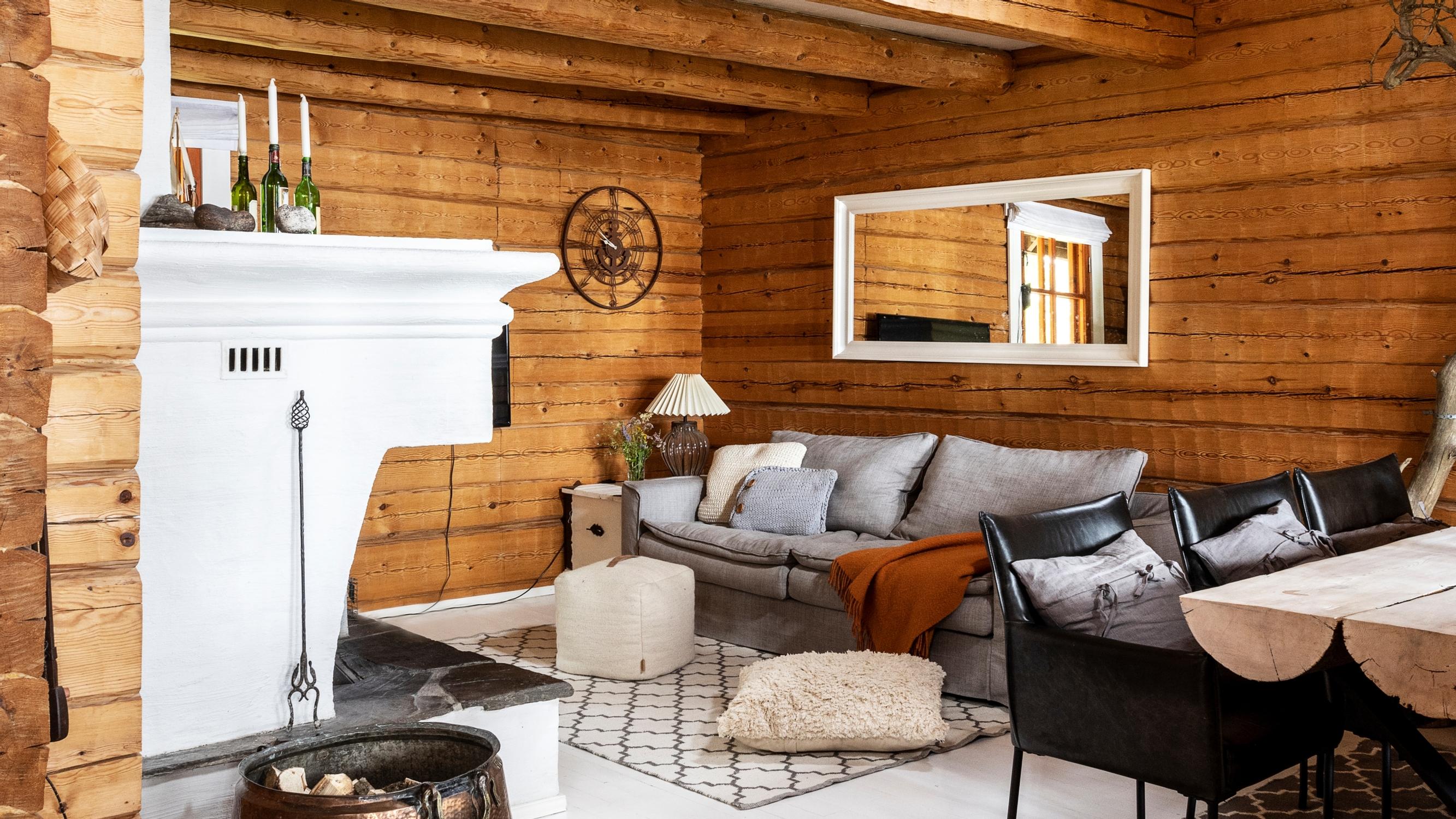 Log wall cleaning and treatment—read a professional’s tips for proper log surface maintenance