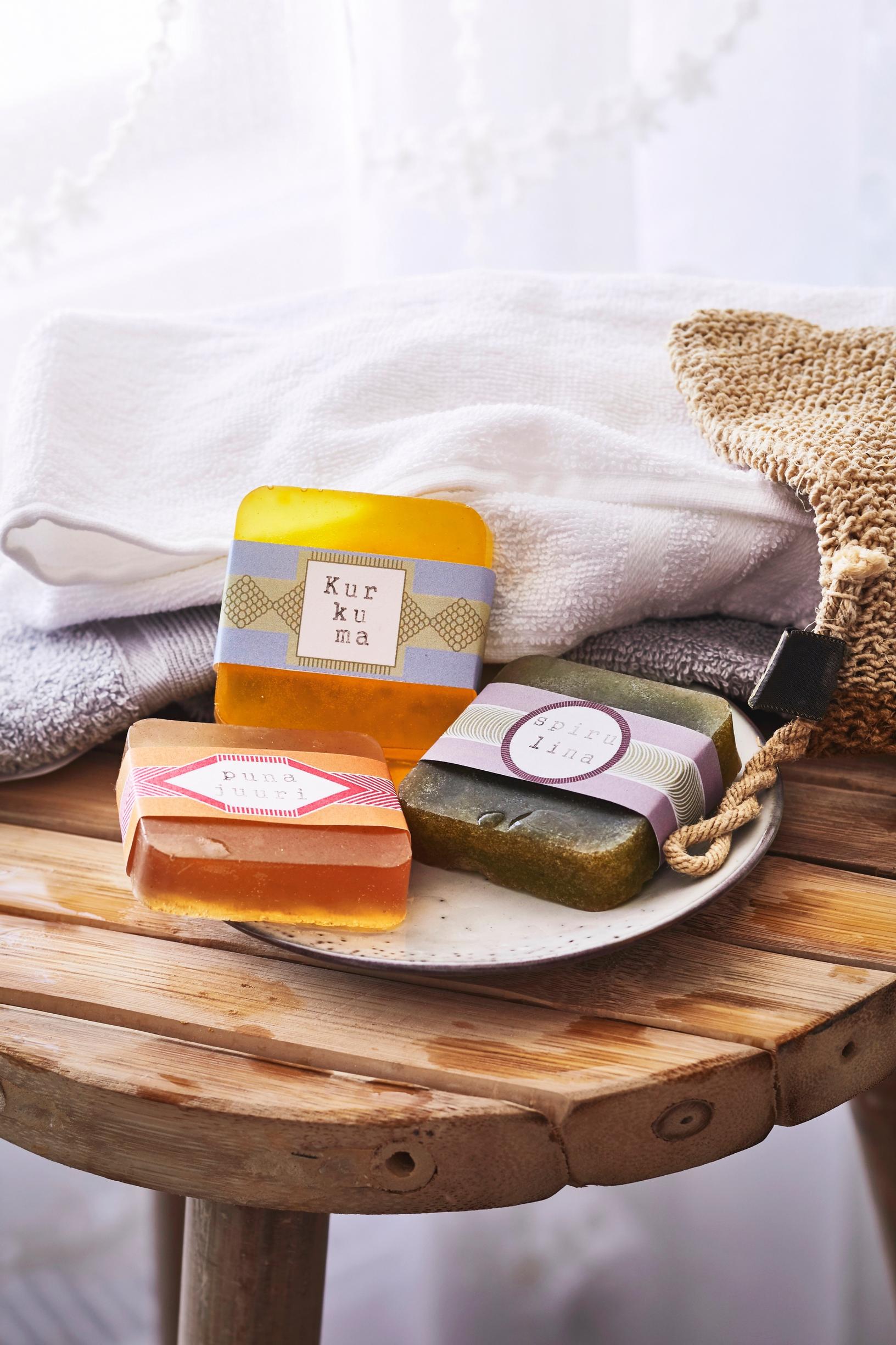 Make your own soaps—easy instructions to craft gifts for yourself and others!