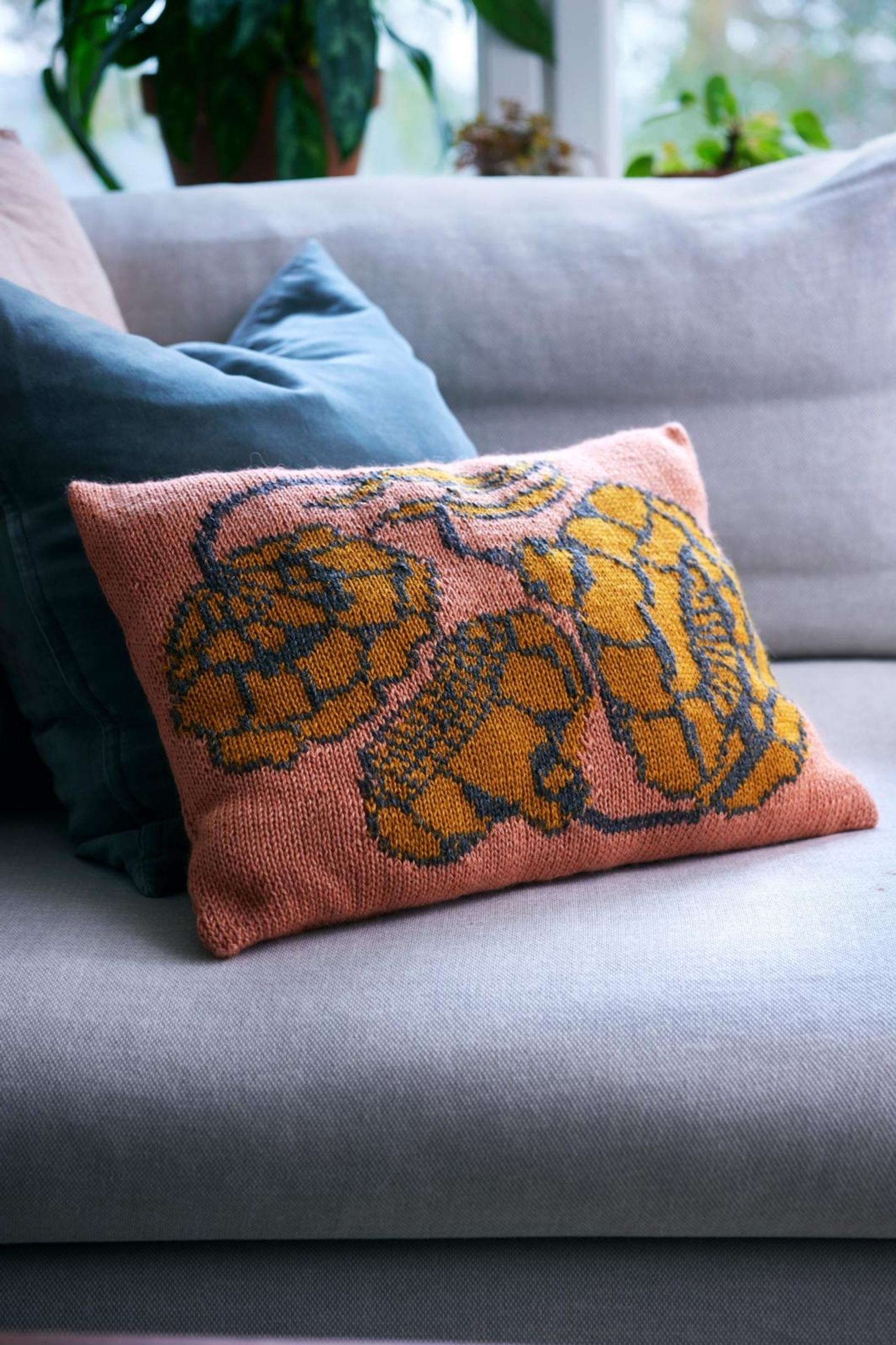 peony intarsia knitting pattern