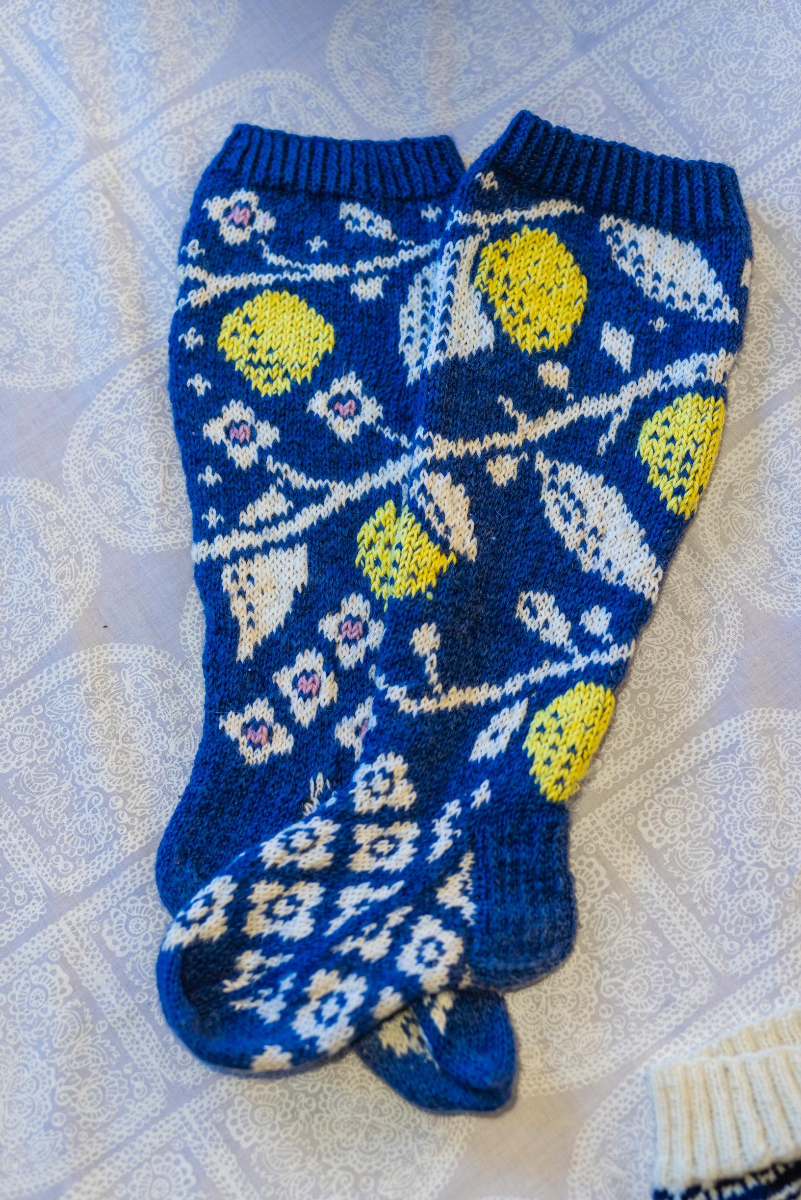 wool socks featuring lemon motifs