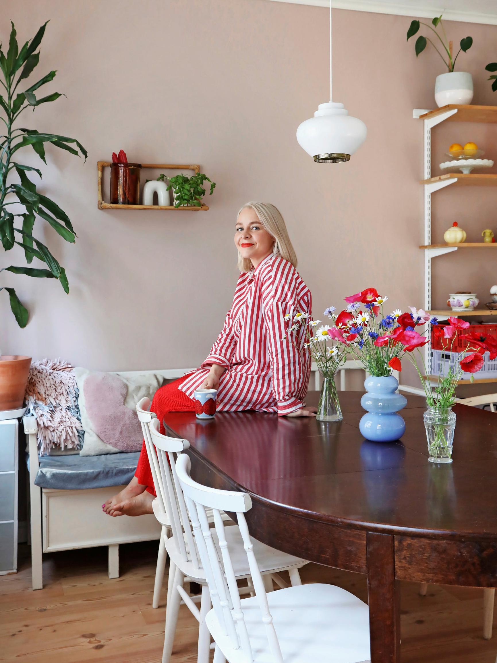 Beauty reigns over practicality in Matleena’s colorful wooden home: “Mistakes are easier to bear when you make them yourself”