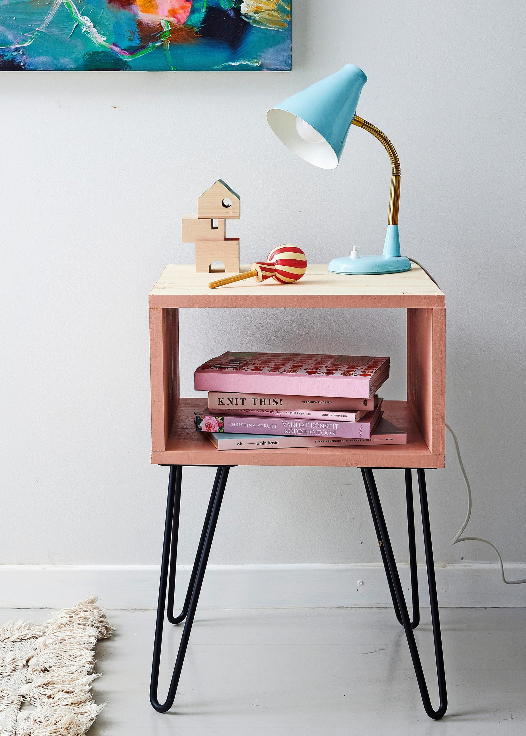 Build a handy small table with a shelf—it’ll only take an evening!