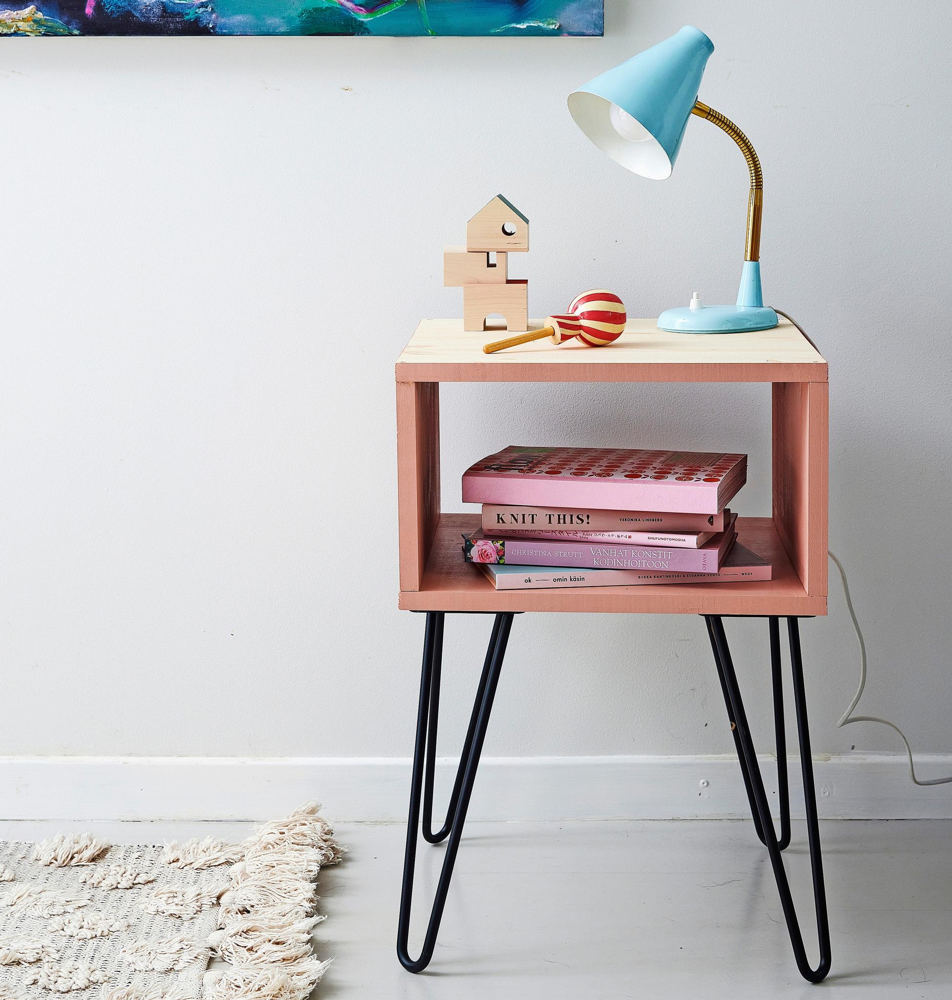 Build a handy small table with a shelf—it’ll only take an evening!