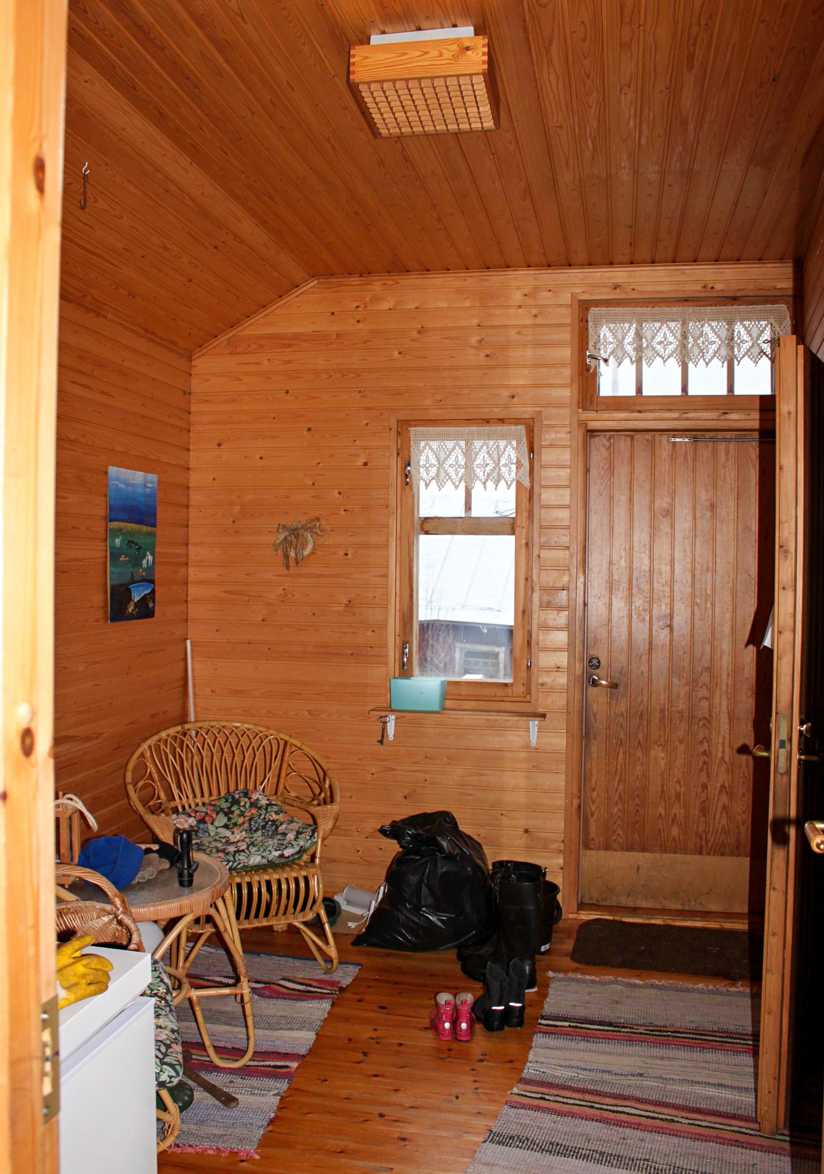 Entryway before the renovation
