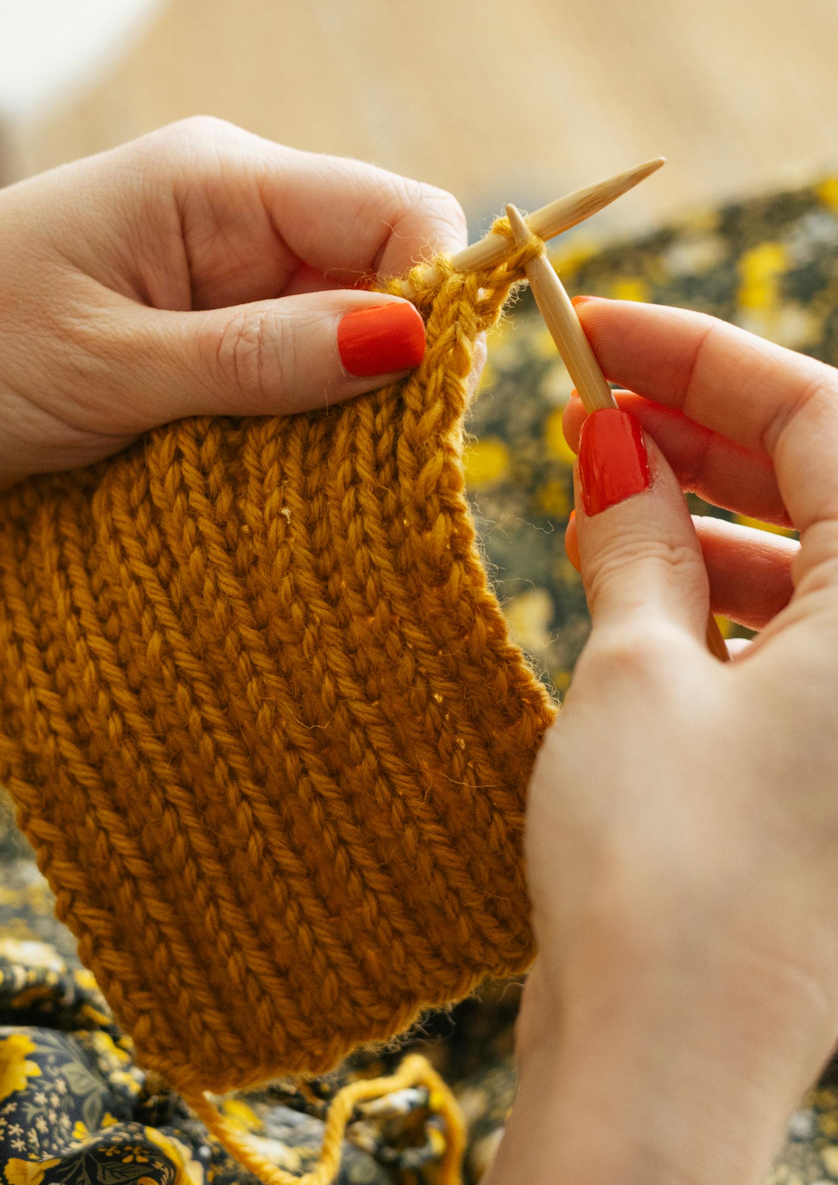 How to knit ribbing: k2, p2 ribbing, knit stitch