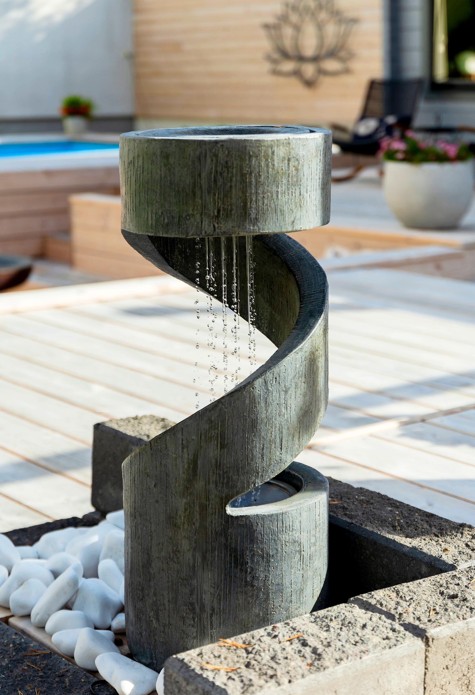 Spiral-shaped fountain