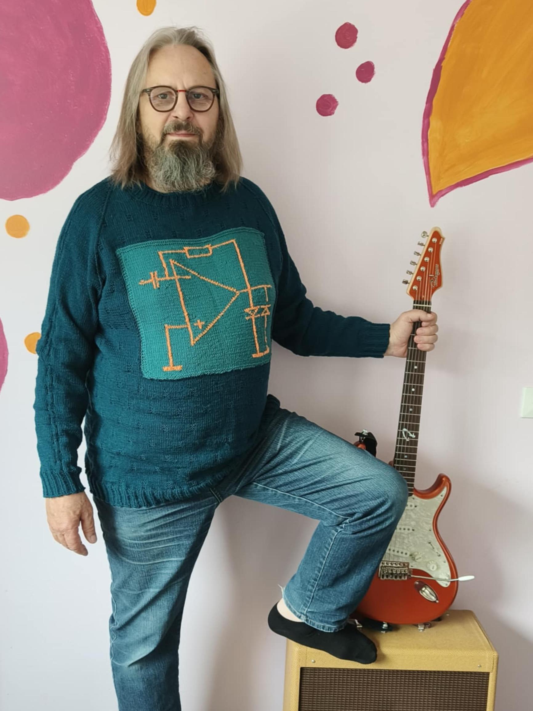 Fit for an engineer! Finnish Meiju knitted a very special sweater for her partner Markku