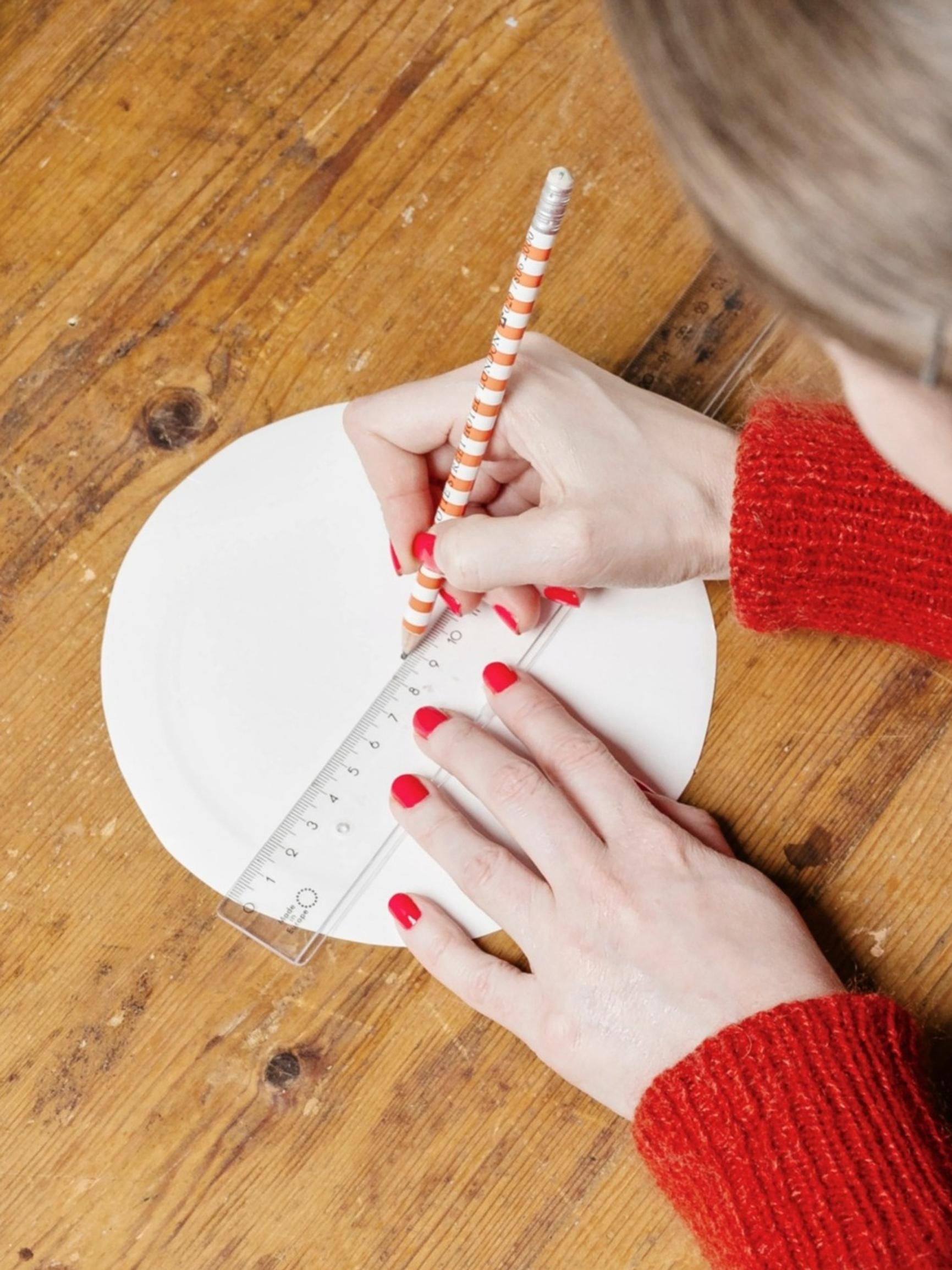 Cardboard backing for the cone star