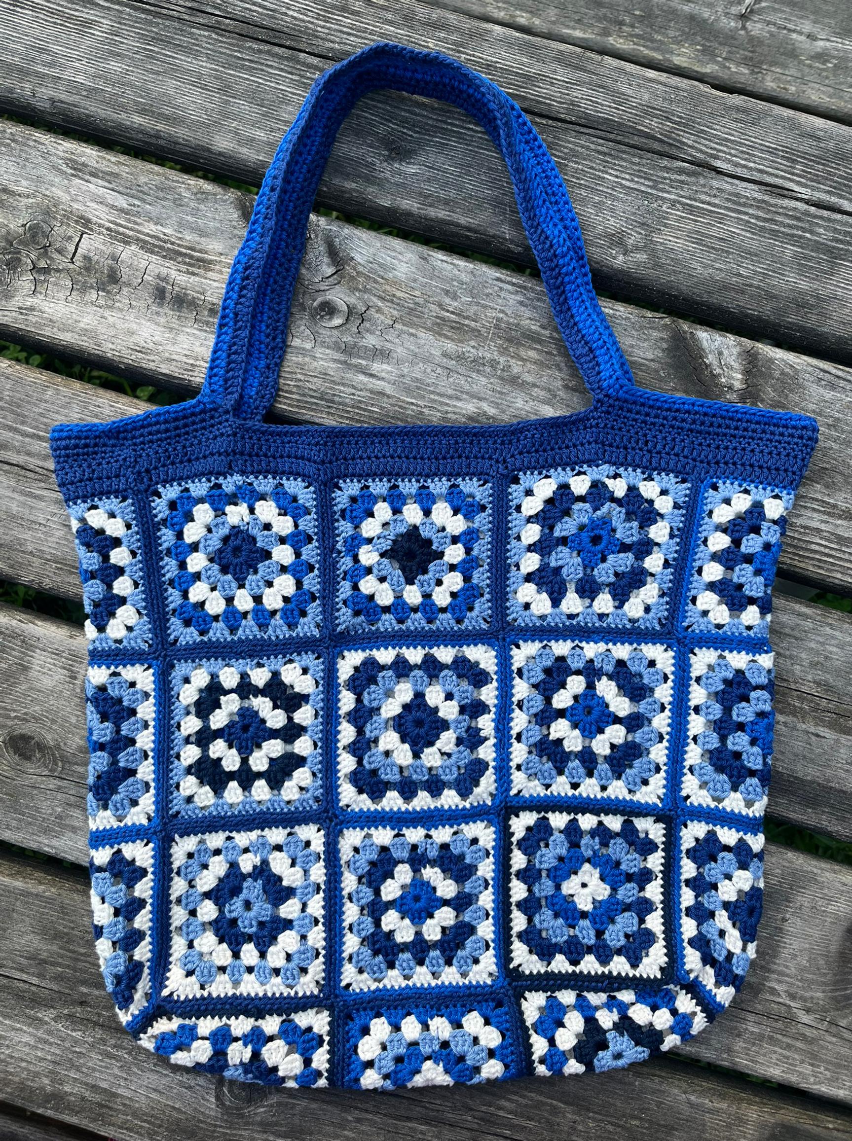 Crocheted bag from granny squares
