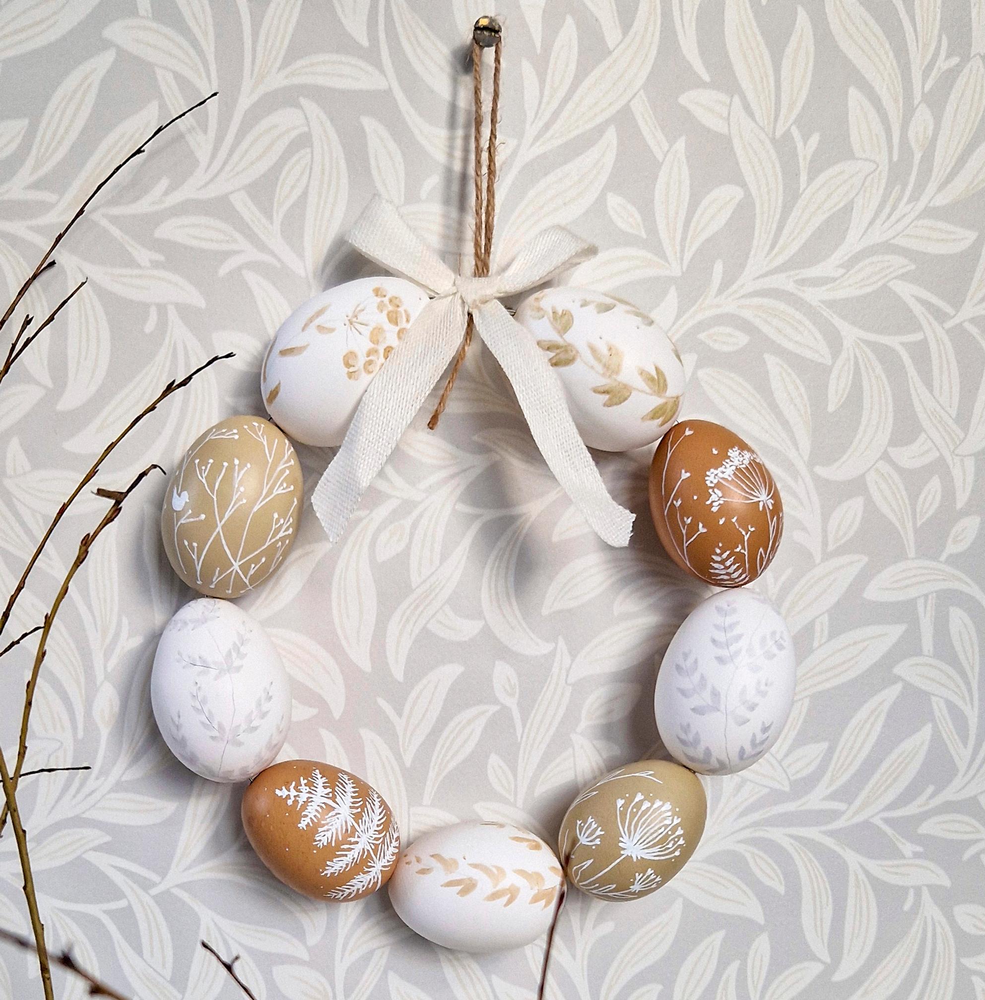 Egg wreath—decorate eggshells with patterns and tie them into the loveliest Easter wreath