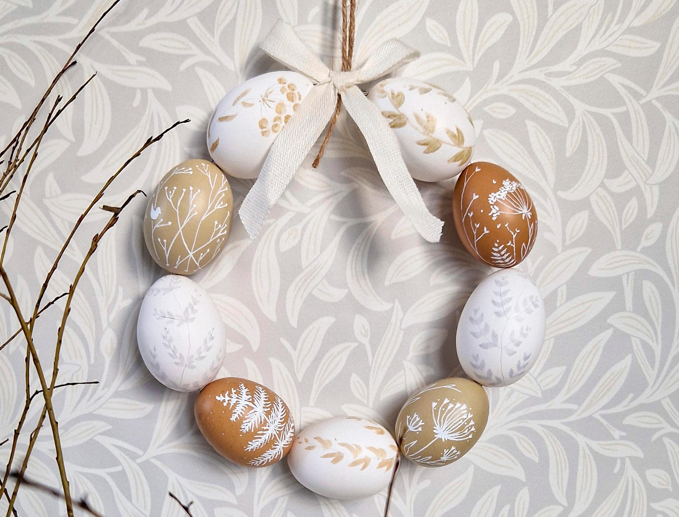 Egg wreath—decorate eggshells with patterns and tie them into the loveliest Easter wreath