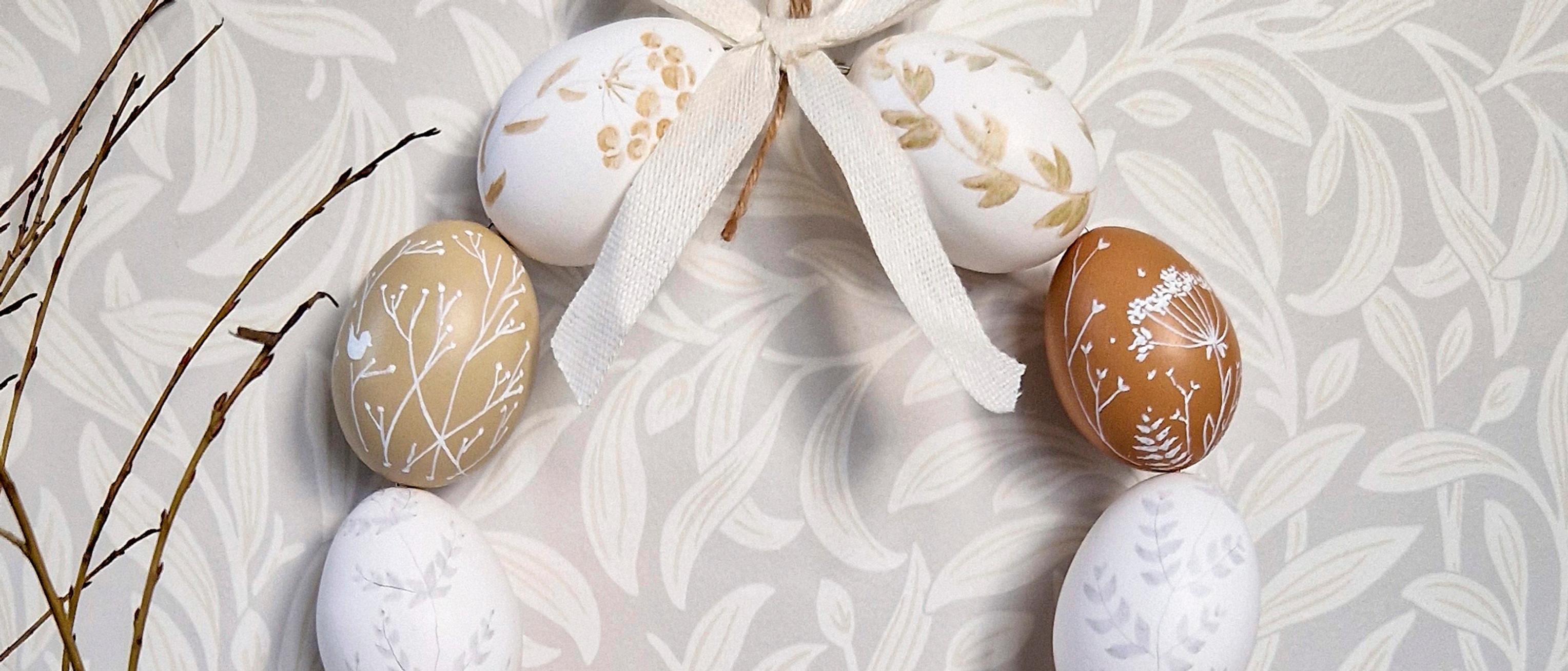 Egg wreath—decorate eggshells with patterns and tie them into the loveliest Easter wreath