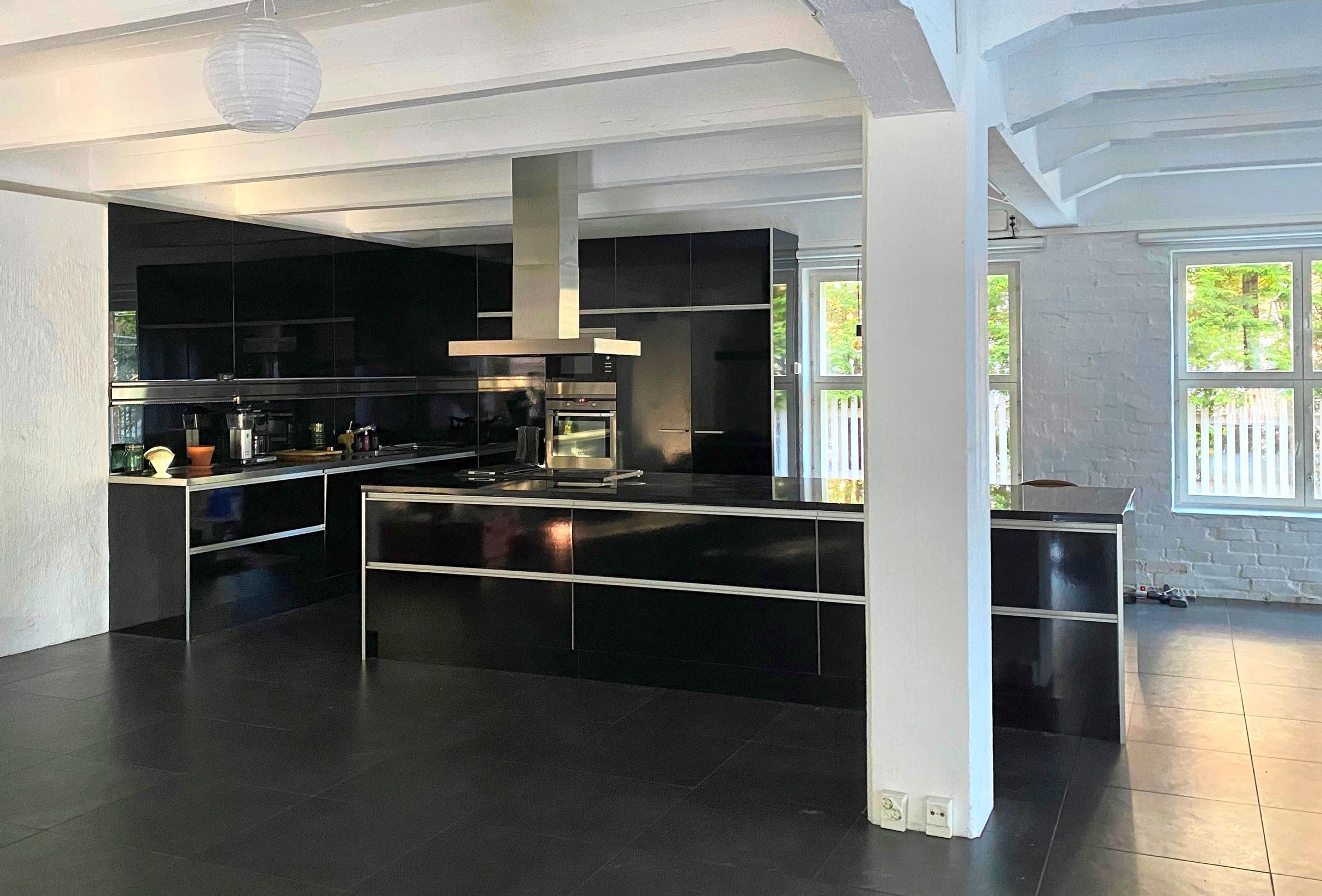 The kitchen before renovation