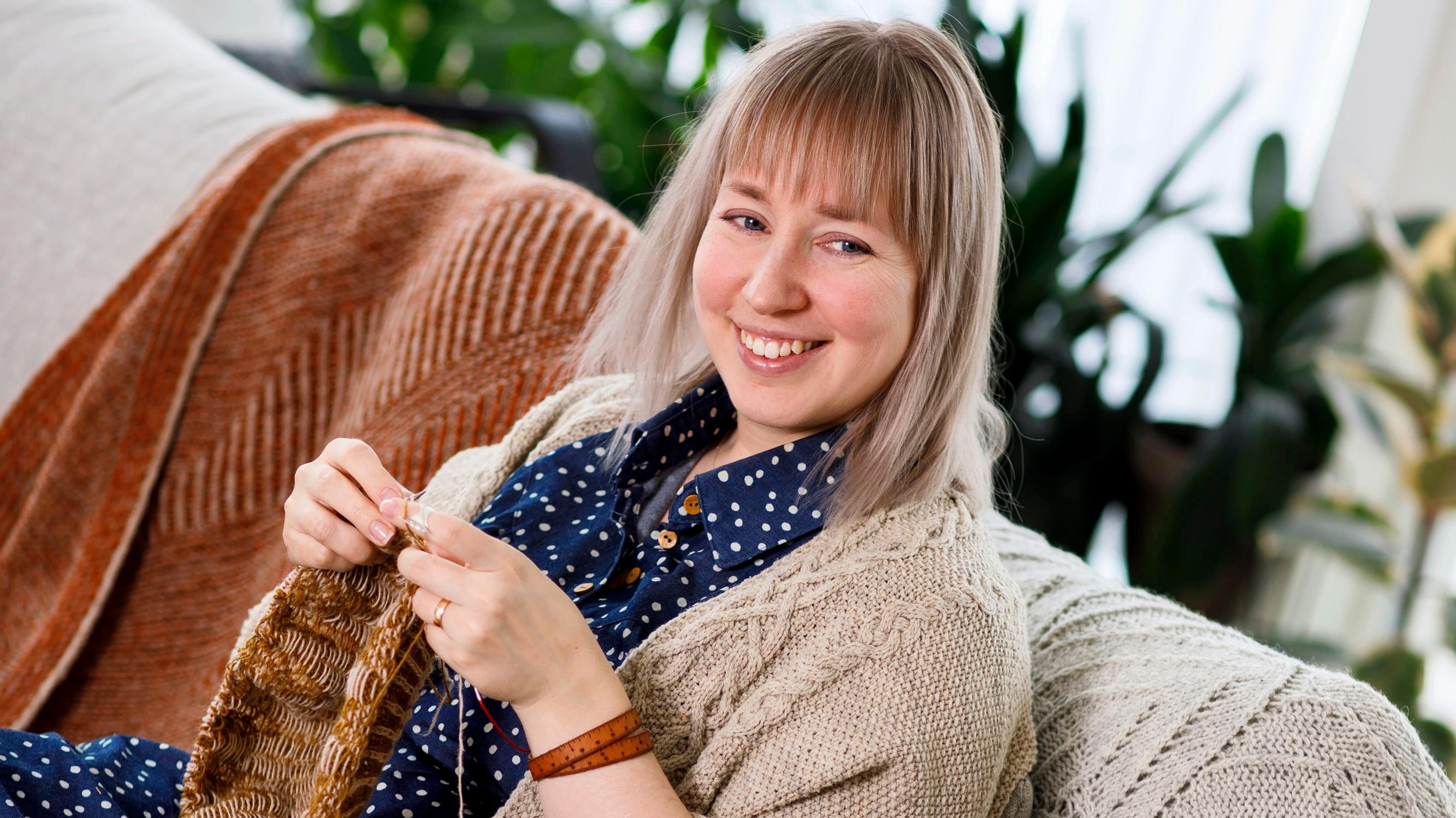 “I enjoy it when knitting tests my nerves”: knitwear designer Johanna Ärje welcomes lengthy projects