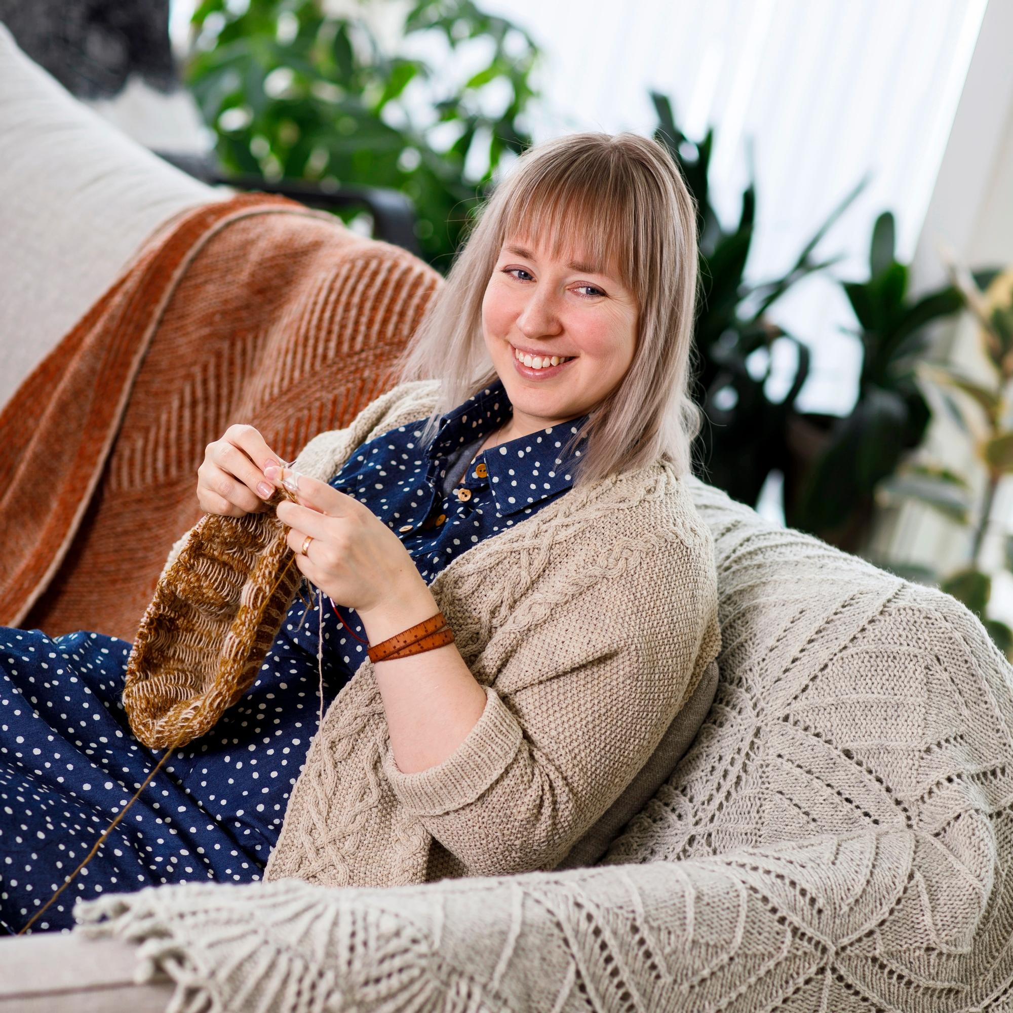 “I enjoy it when knitting tests my nerves”: knitwear designer Johanna Ärje welcomes lengthy projects