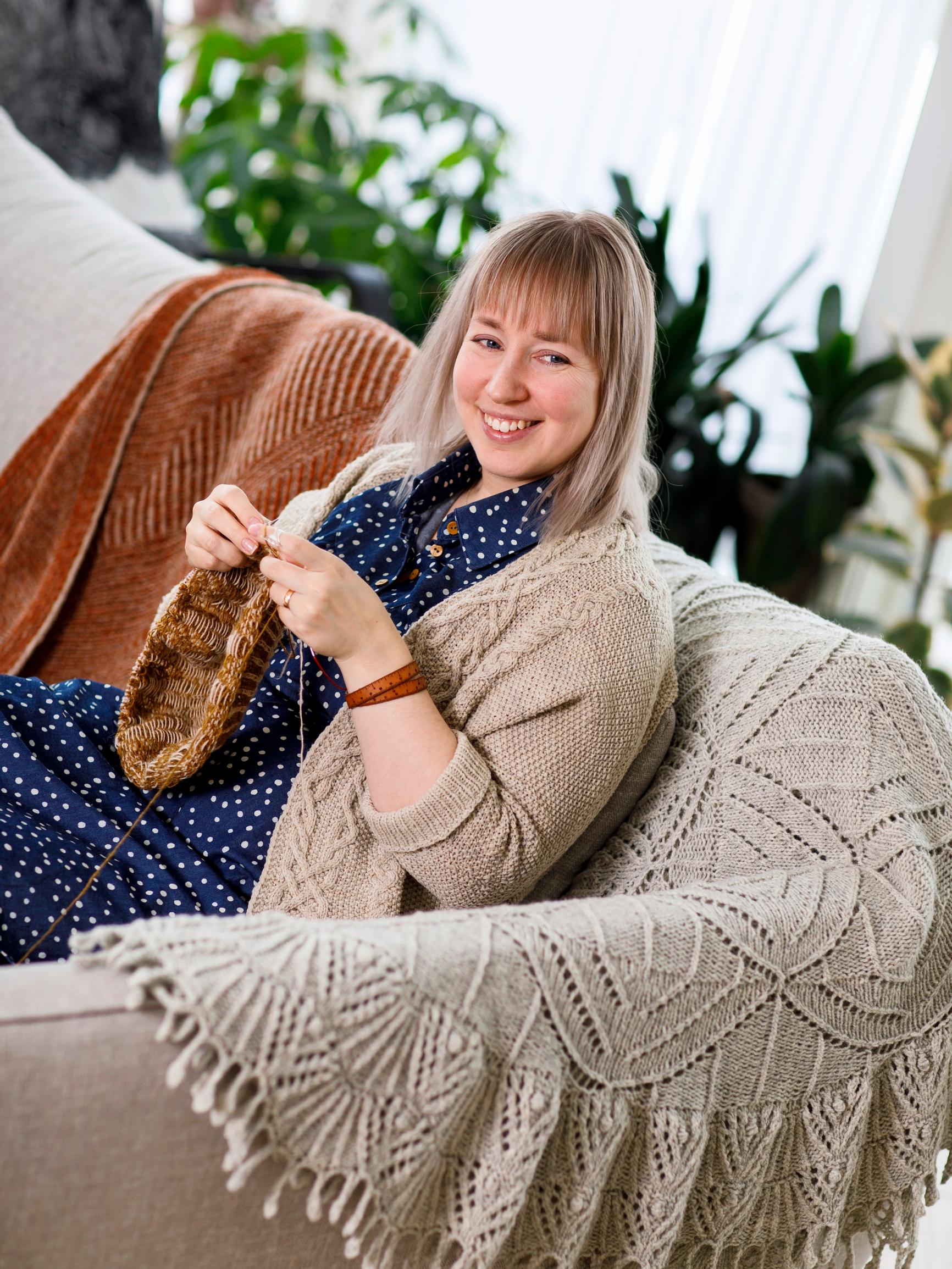 “I enjoy it when knitting tests my nerves”: knitwear designer Johanna Ärje welcomes lengthy projects