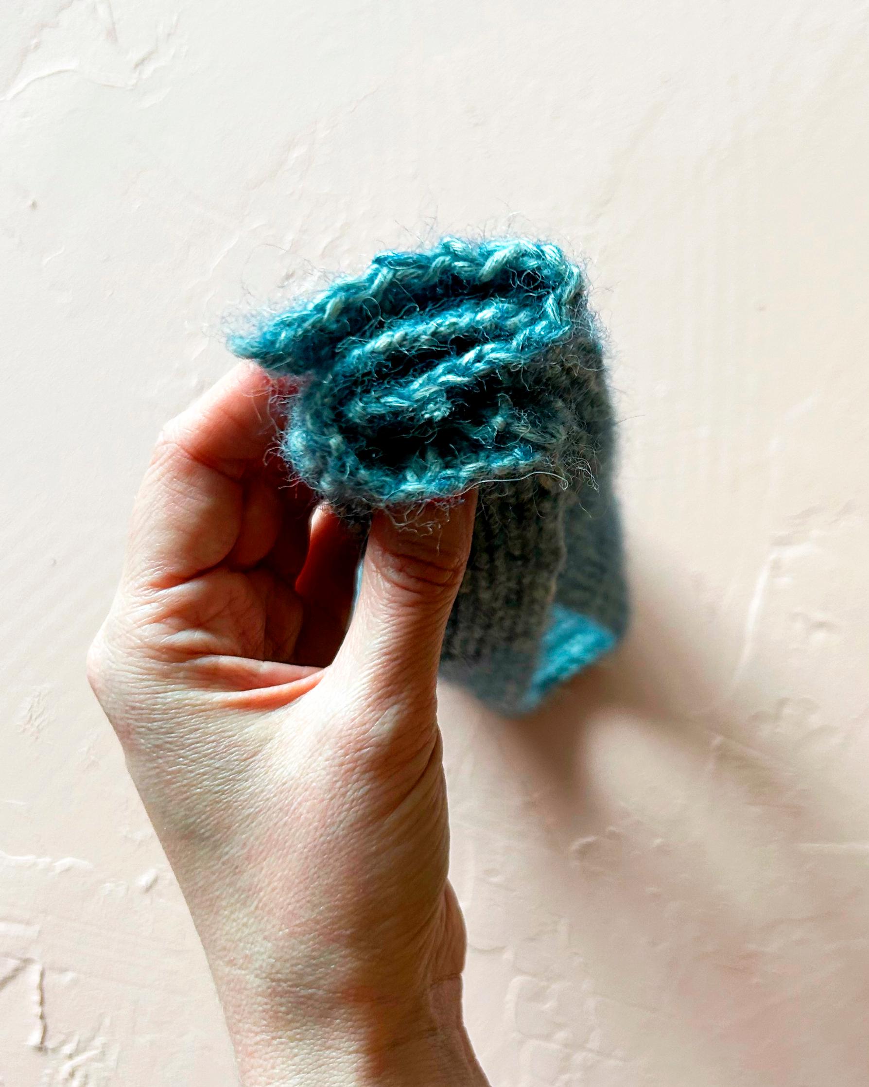 Knitted headband, creating the twist: step 2