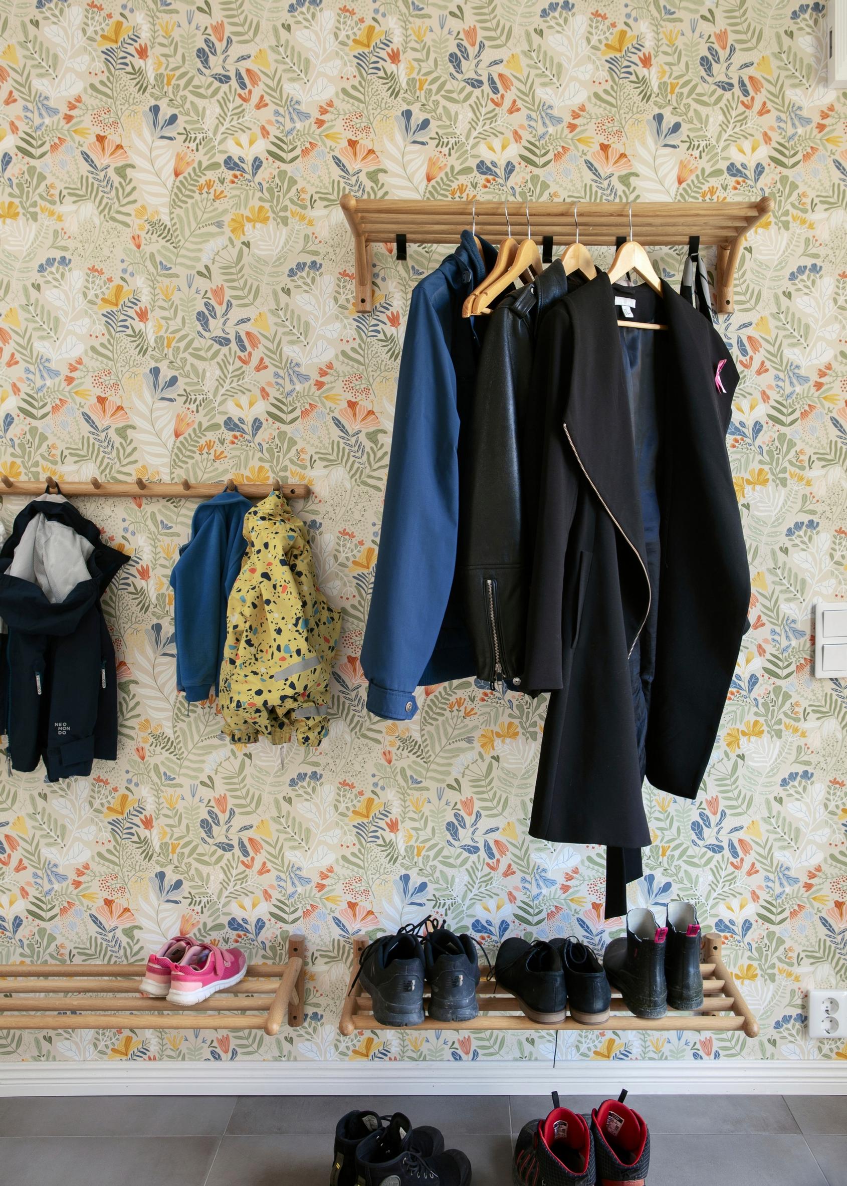 Open coat rack and shoe bench in the hallway