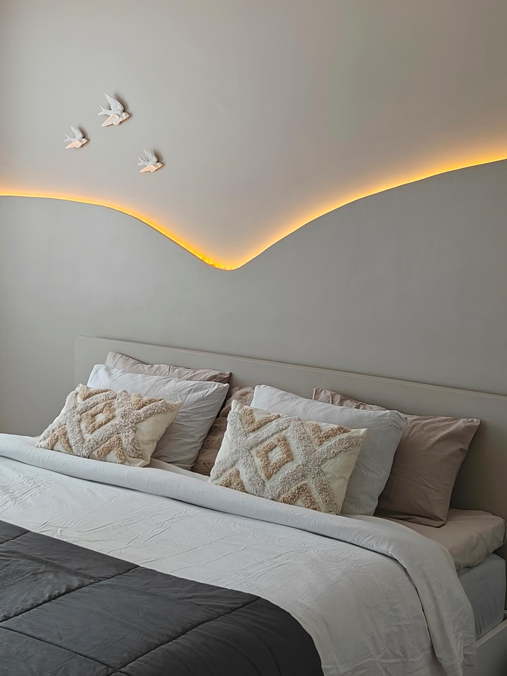 Sunset on the wall—Raisa’s DIY headboard shines with a built-in night light