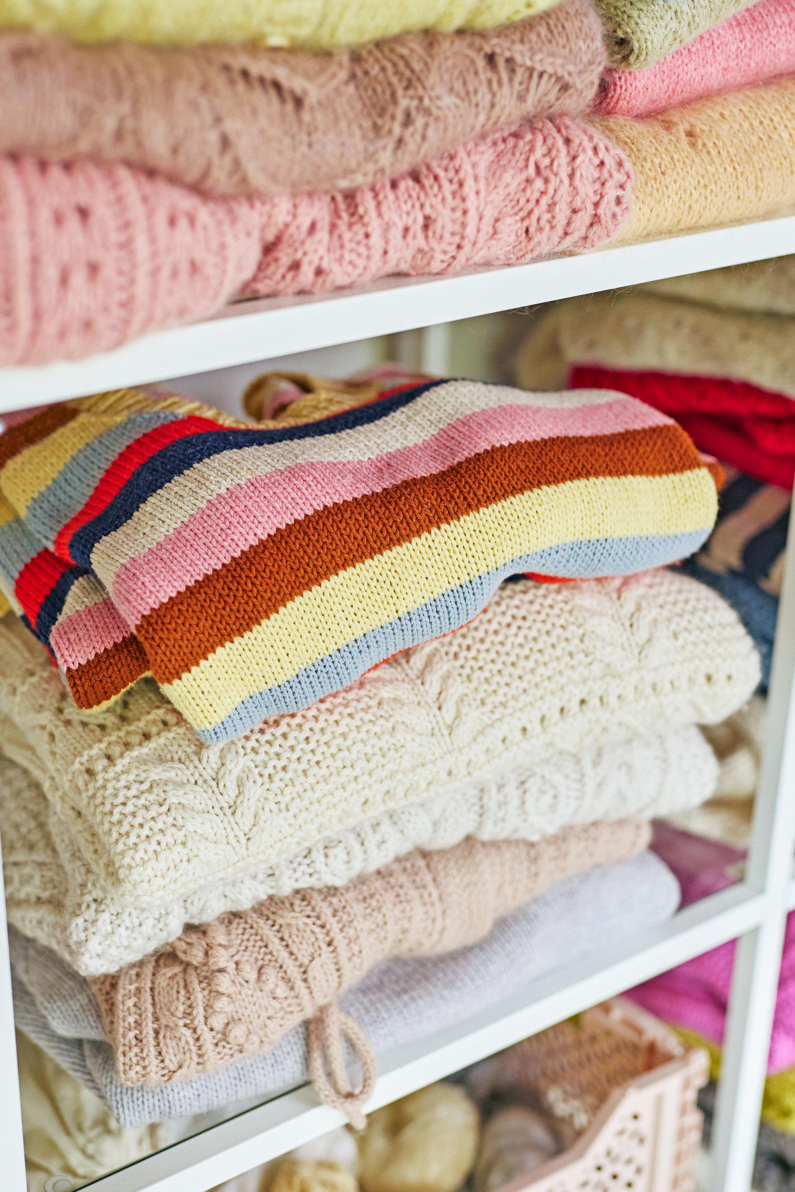 Kutovakika Veronika Lindberg’s knitted creations on a shelf.