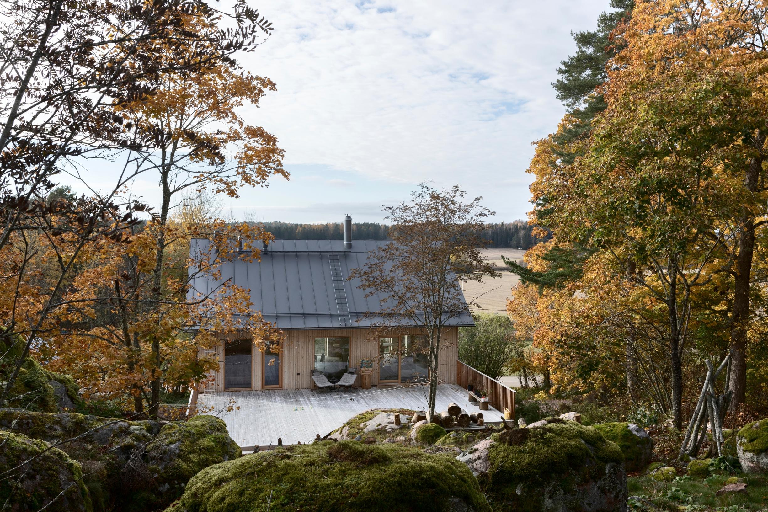 A simple, minimalist house with a terrace backyard