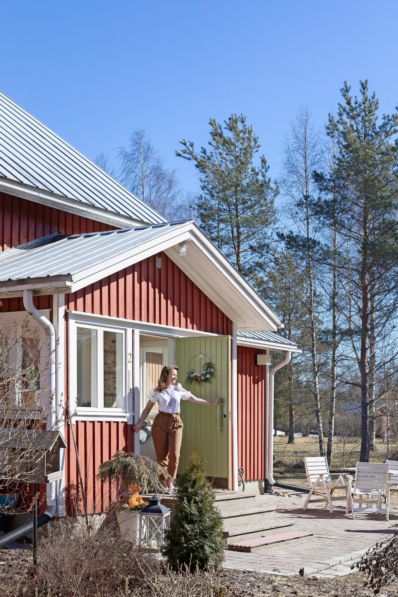 A red-ochre post-war house with Kaisa Havina